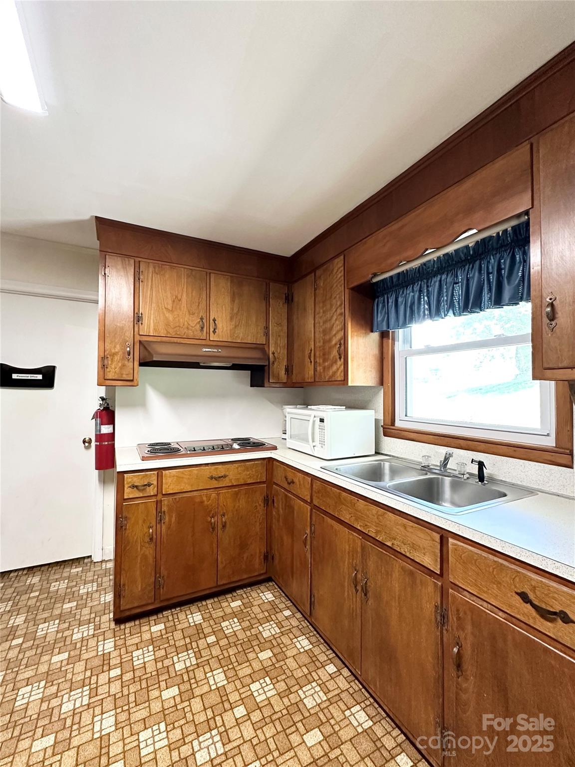 1586 Echo Drive