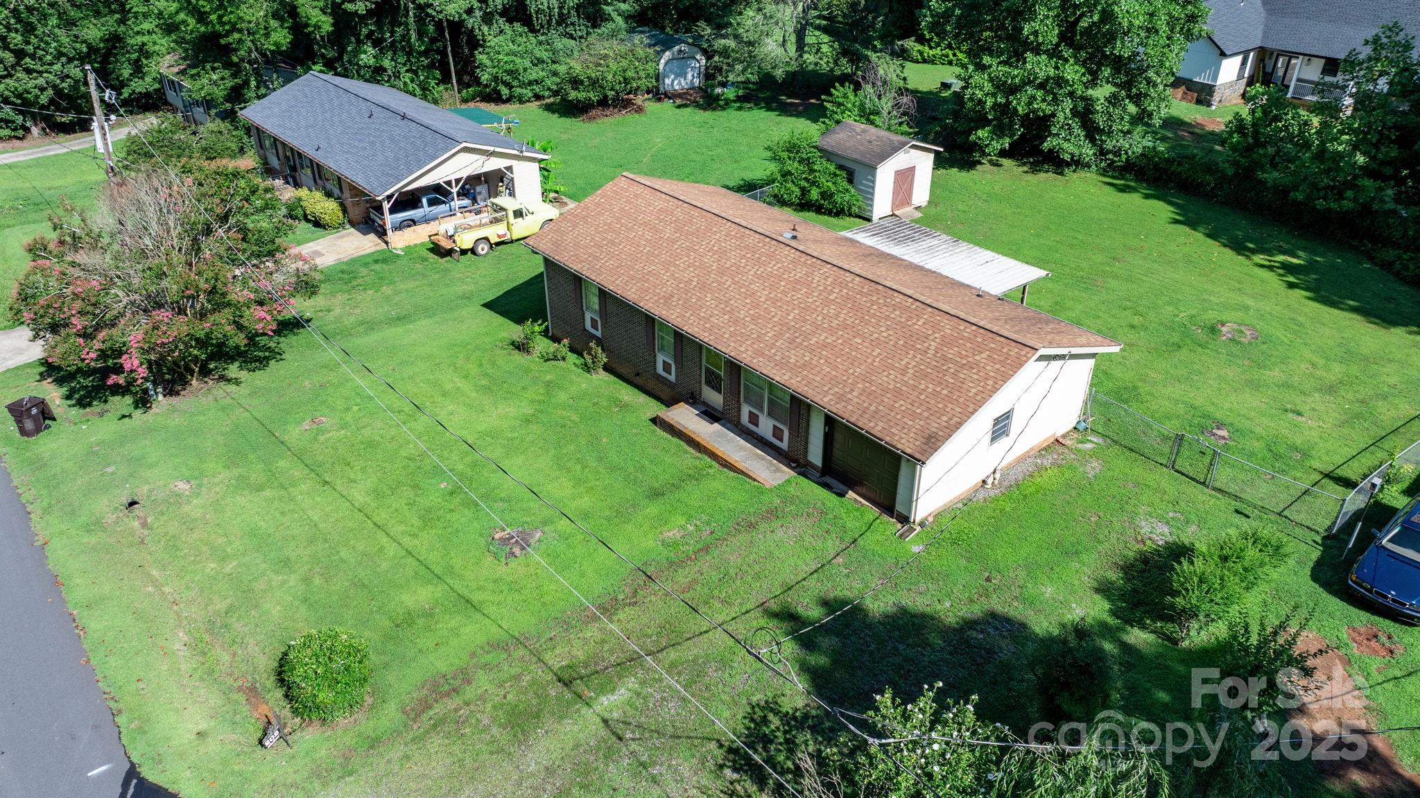 202 Edgewood Circle