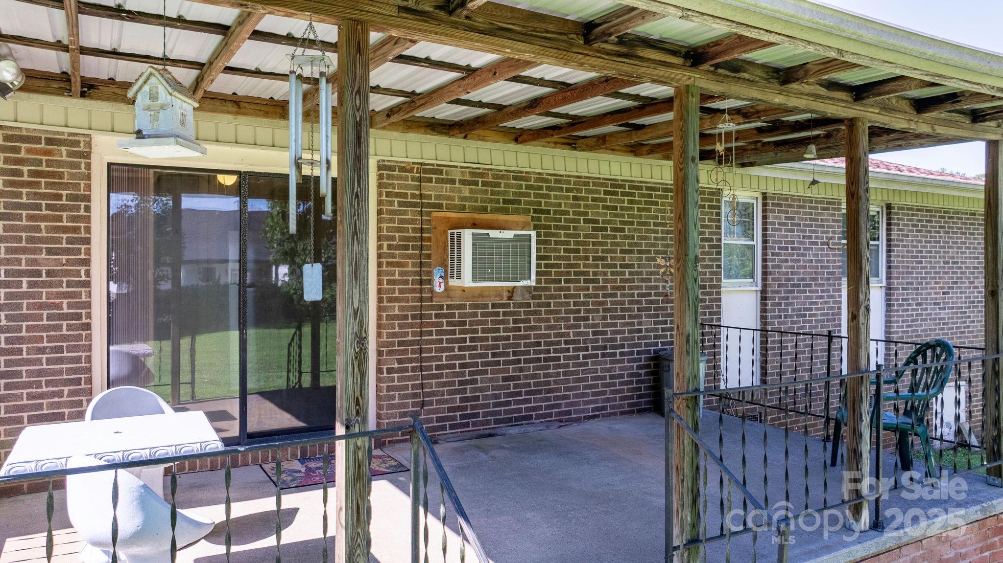 202 Edgewood Circle