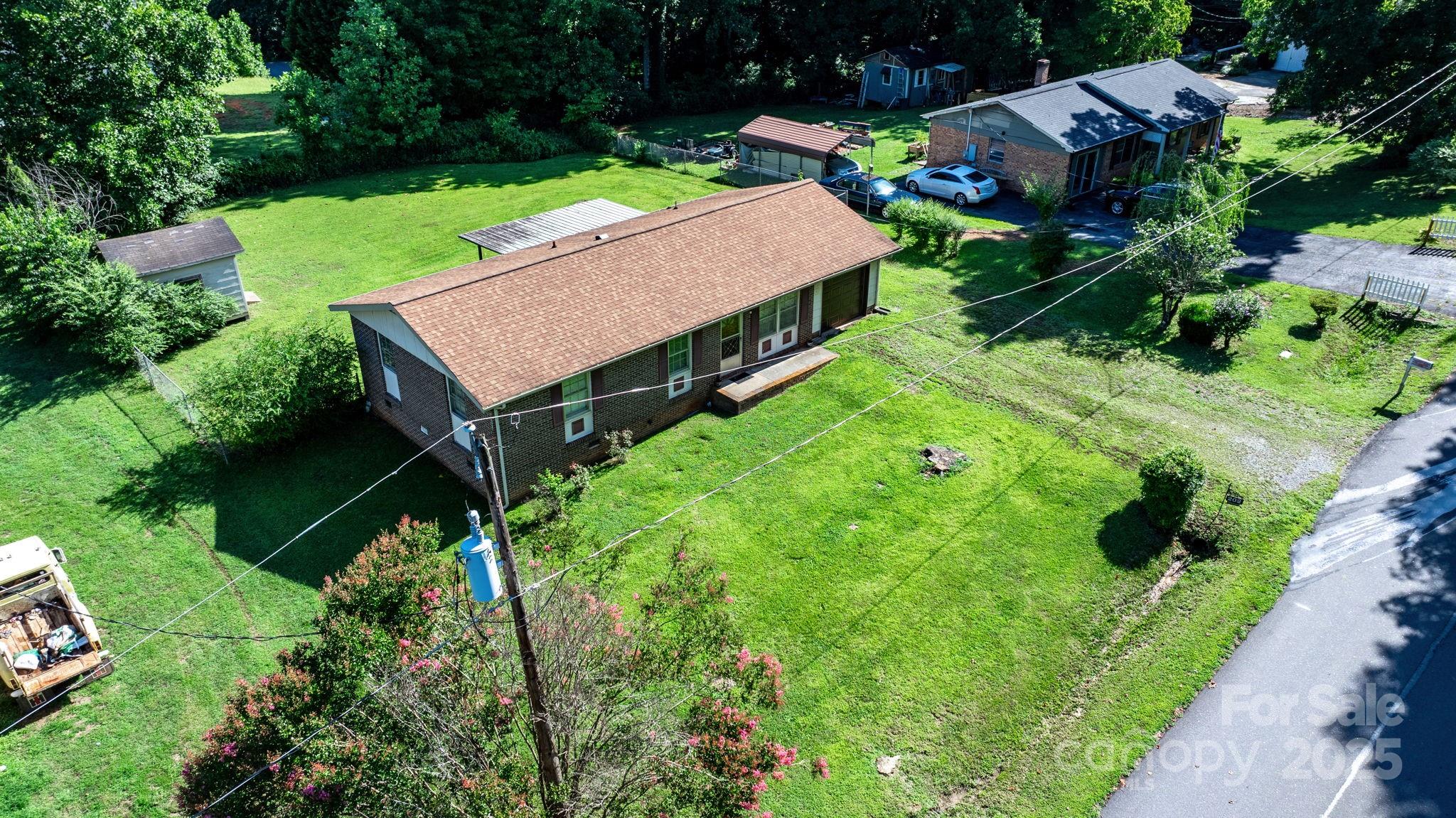 202 Edgewood Circle
