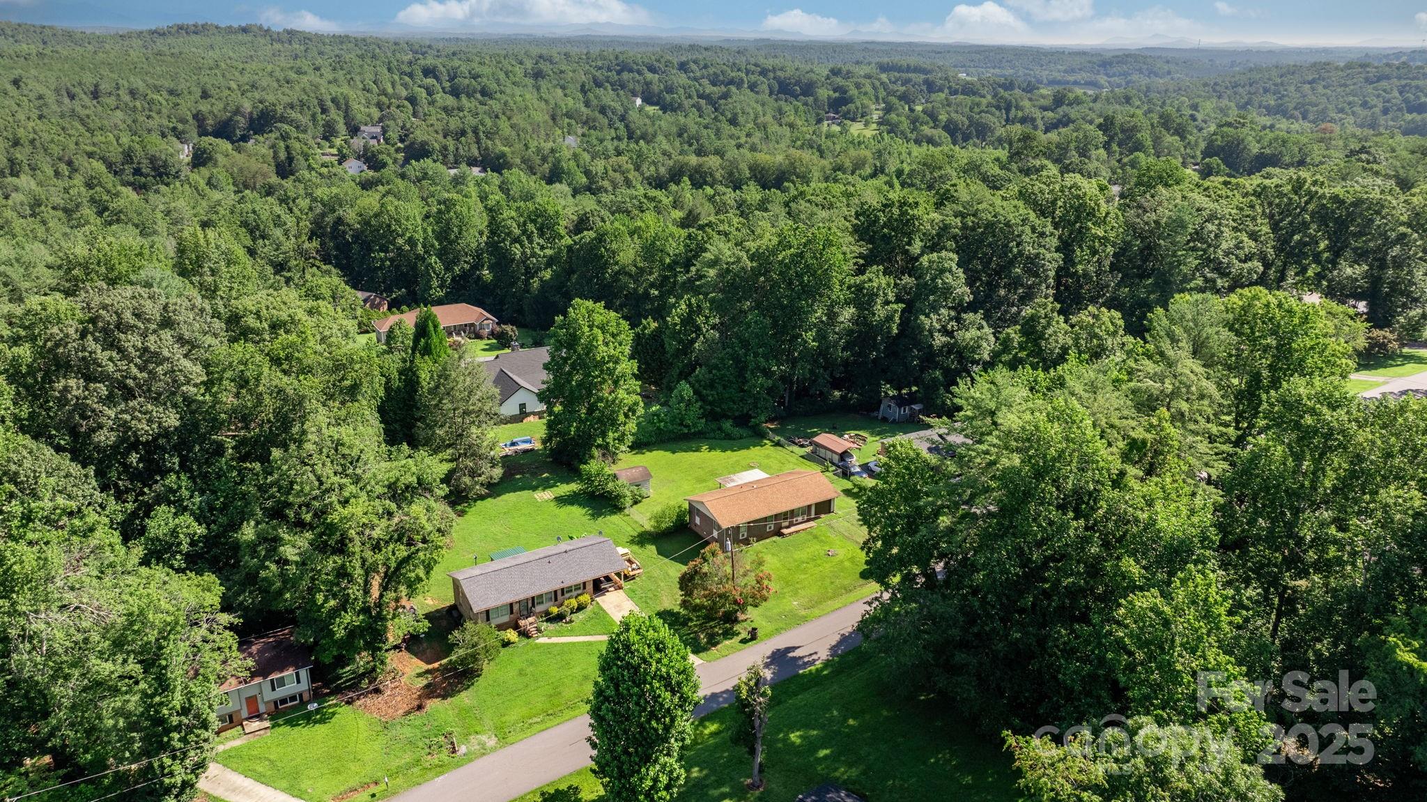 202 Edgewood Circle