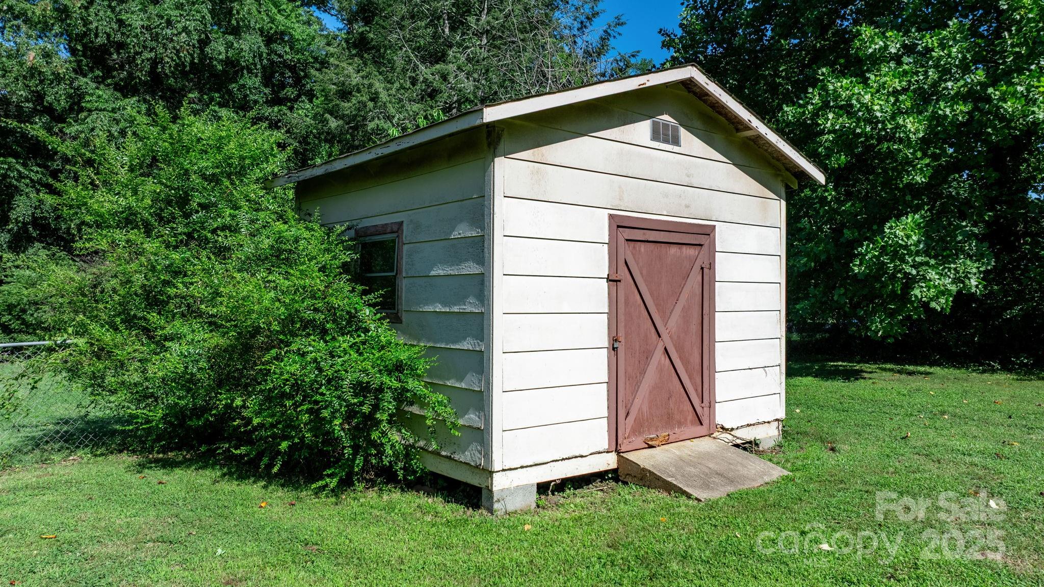 202 Edgewood Circle