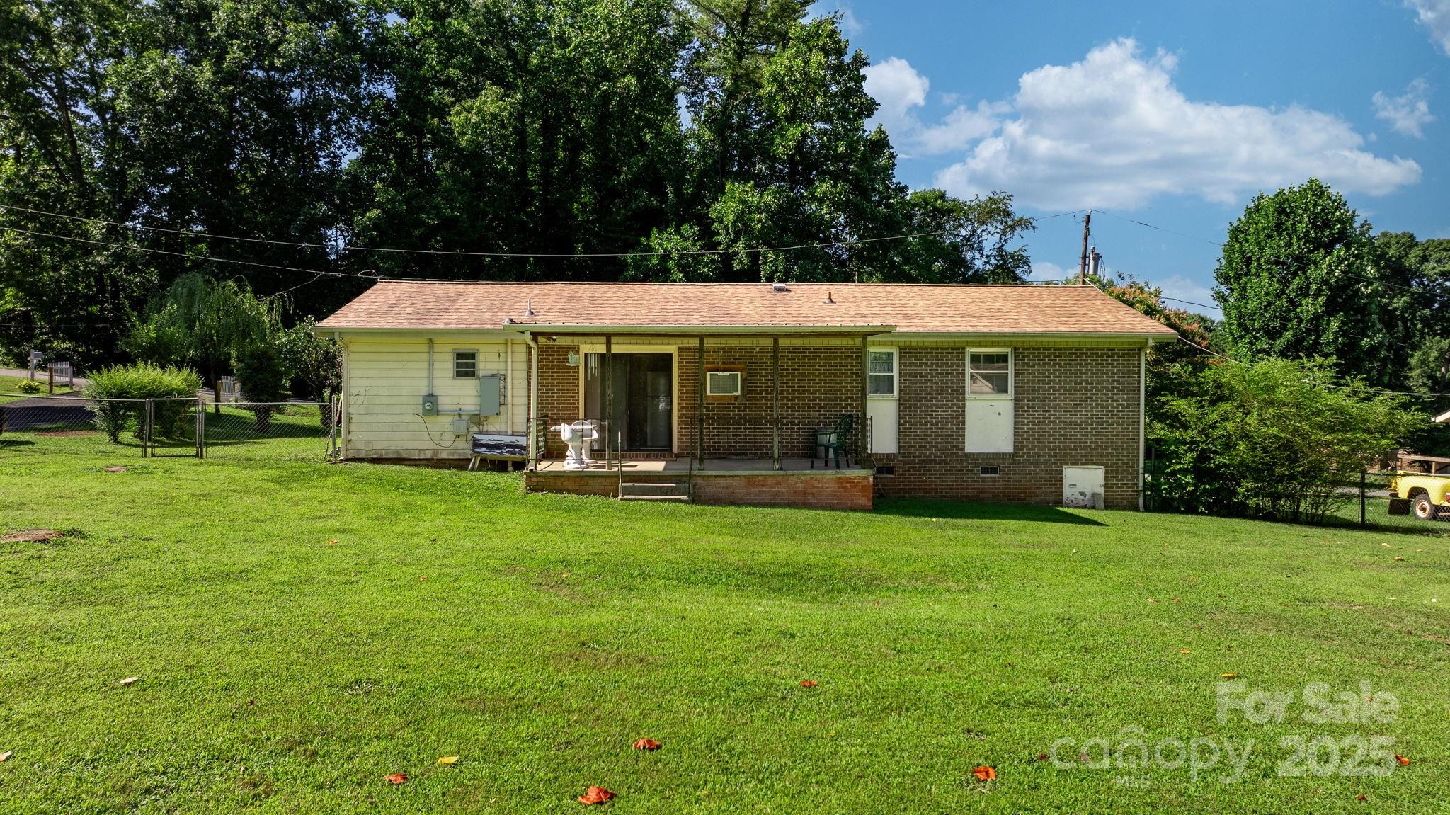 202 Edgewood Circle