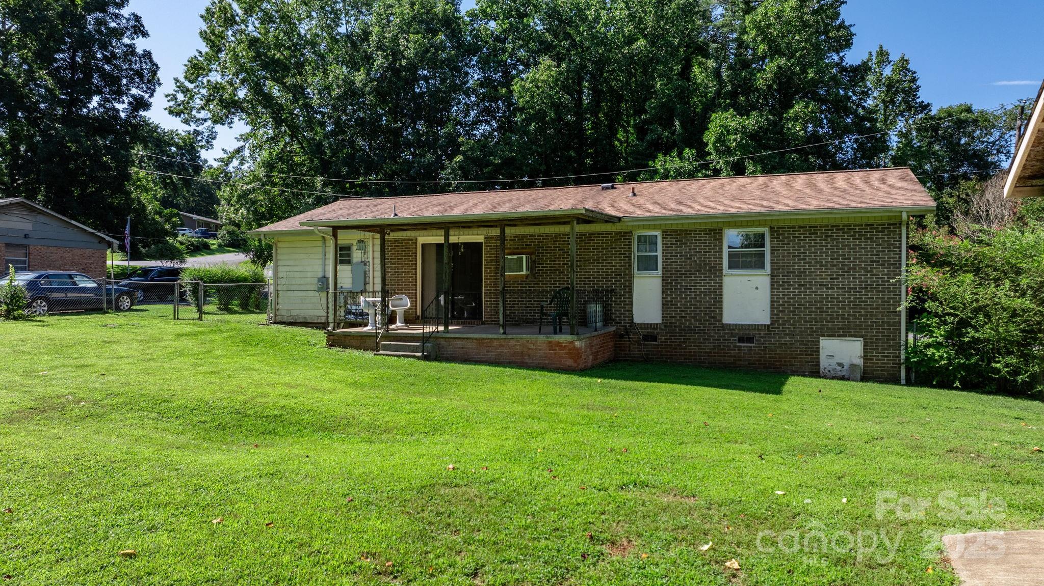 202 Edgewood Circle