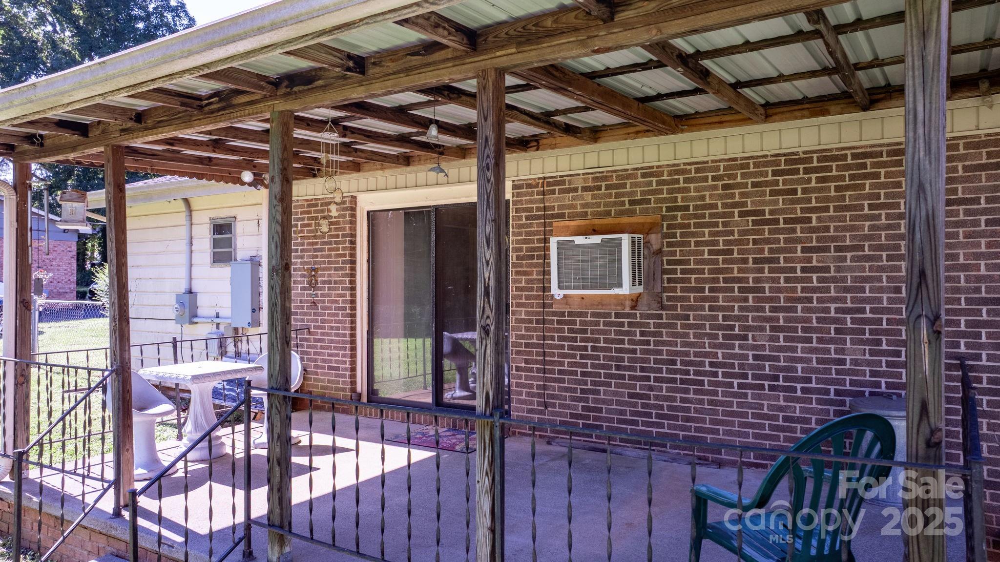 202 Edgewood Circle