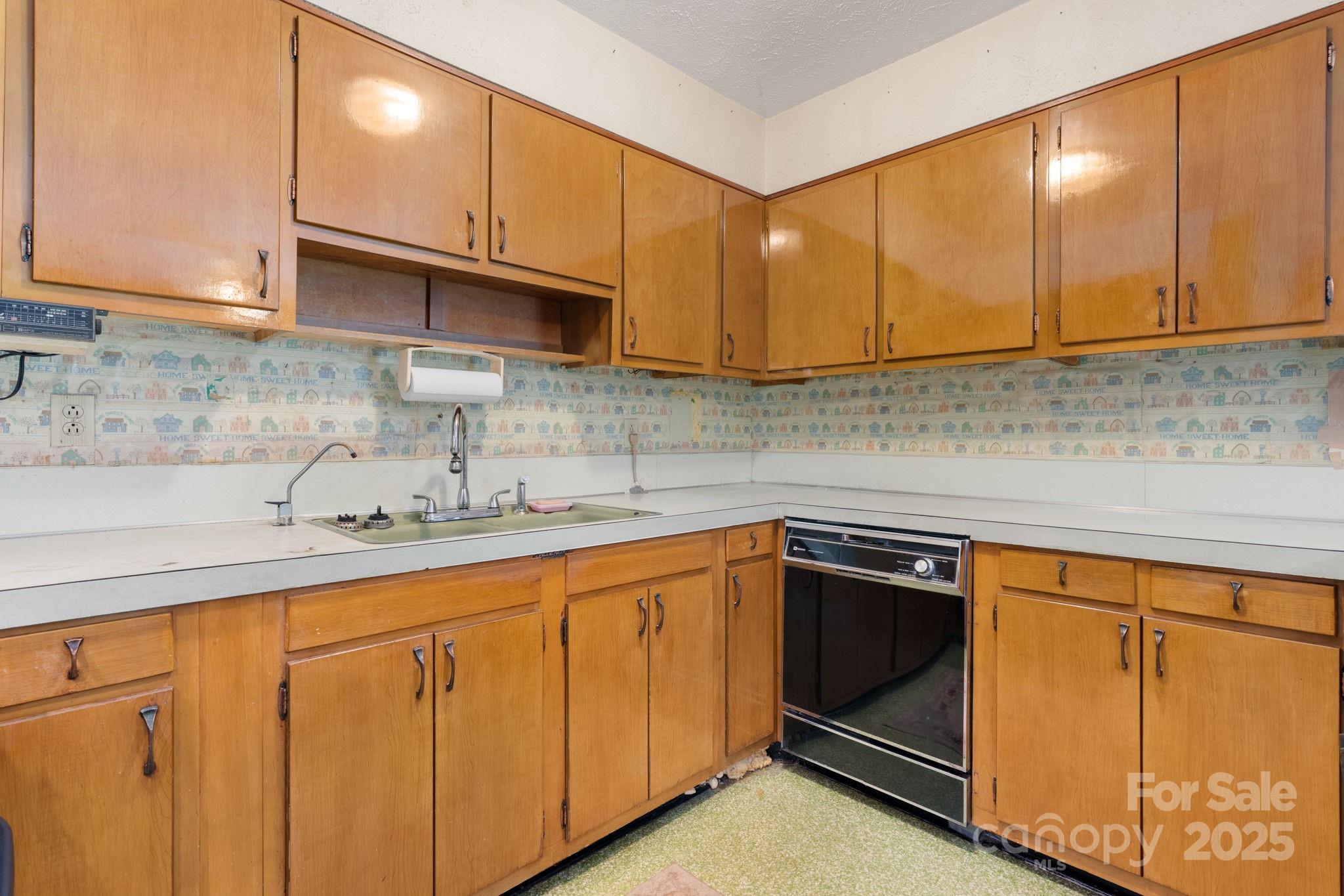 202 Edgewood Circle