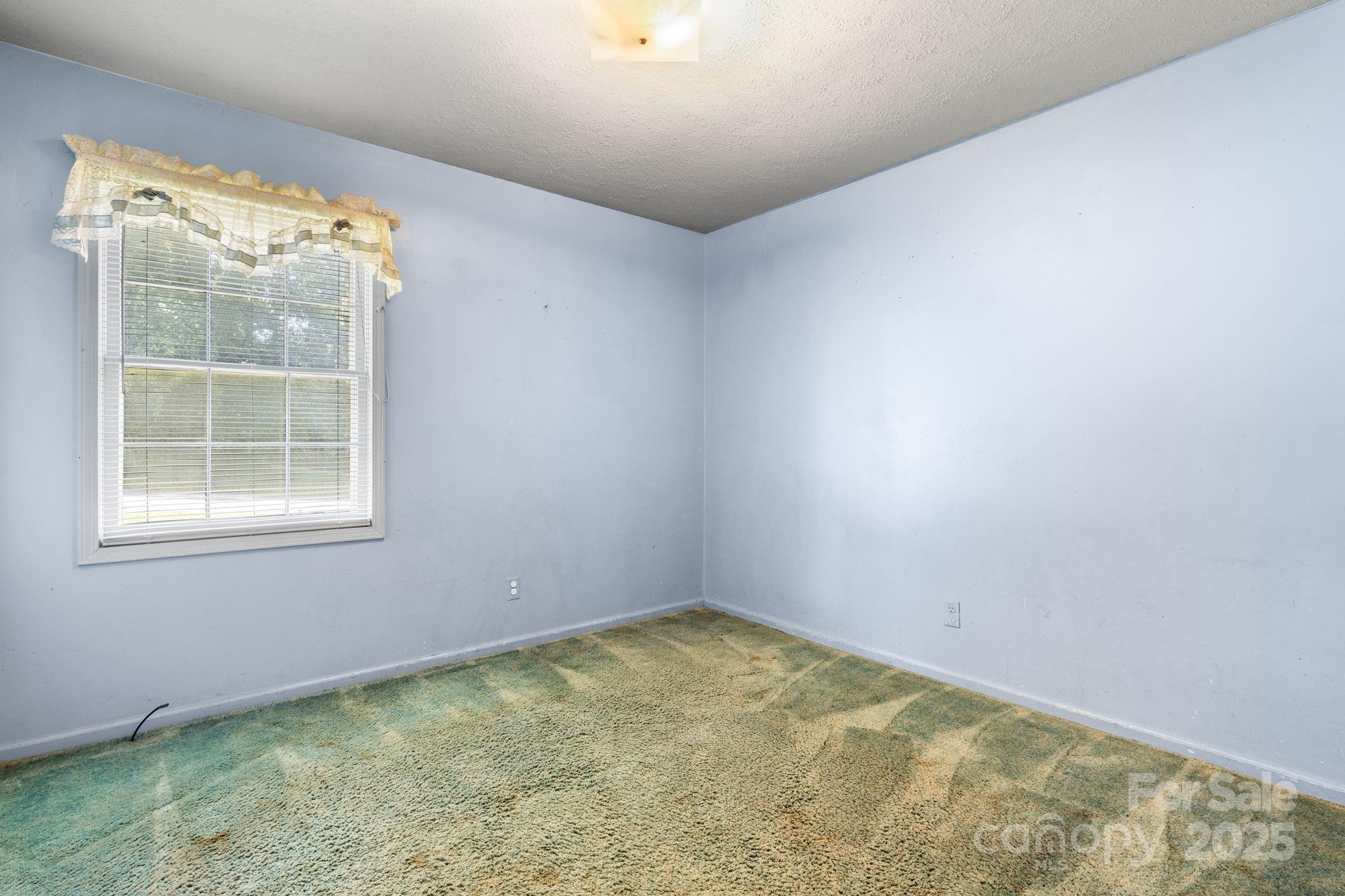 202 Edgewood Circle
