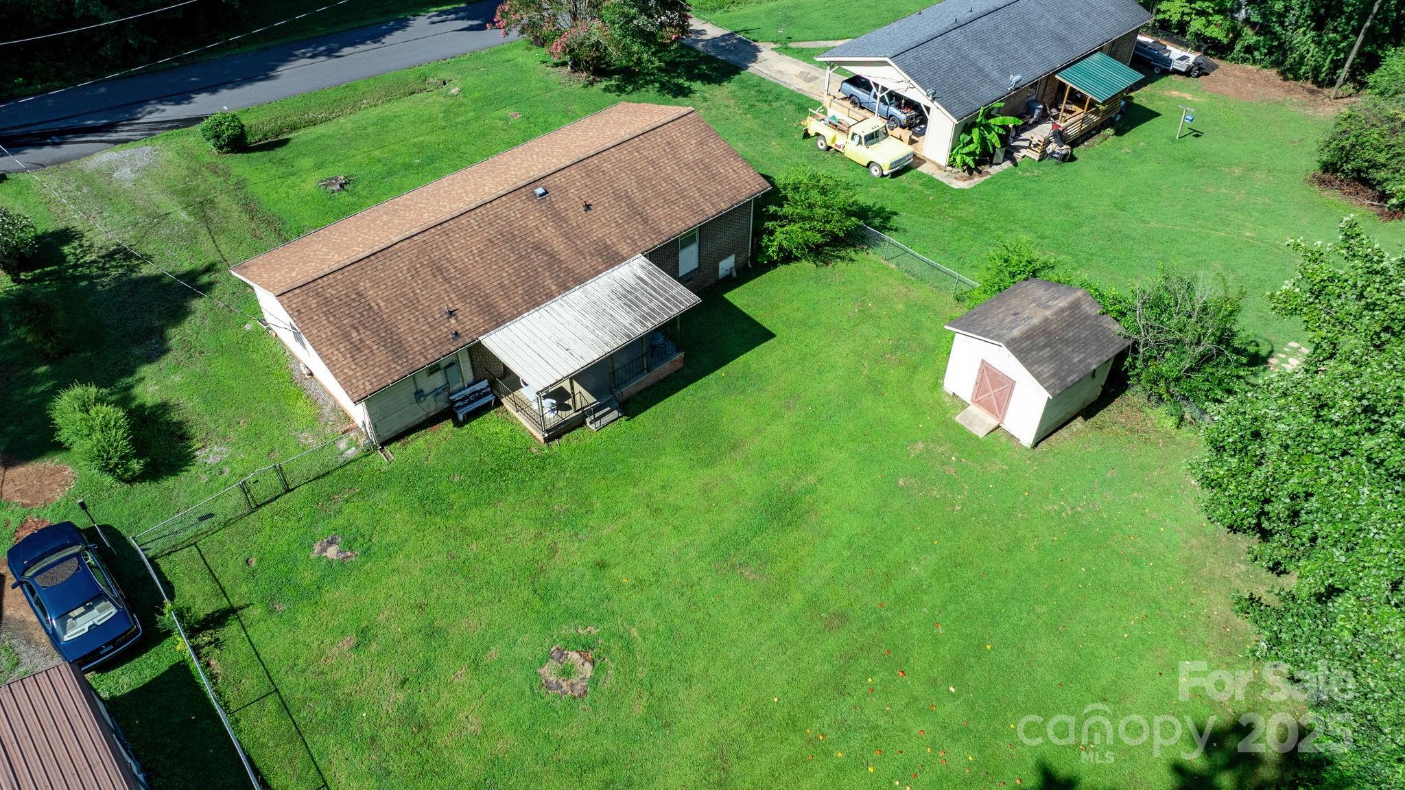 202 Edgewood Circle
