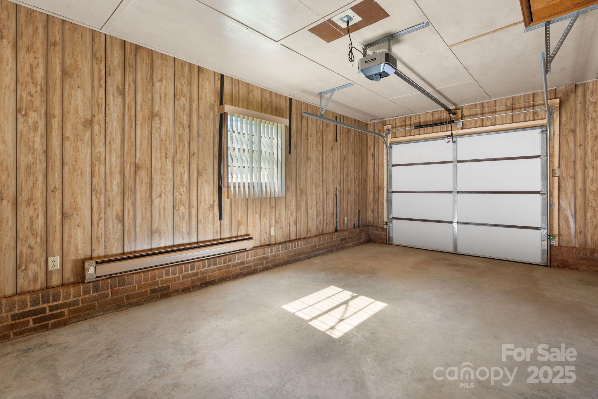 202 Edgewood Circle