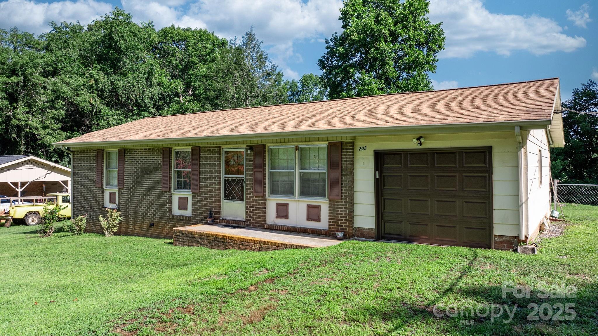 202 Edgewood Circle
