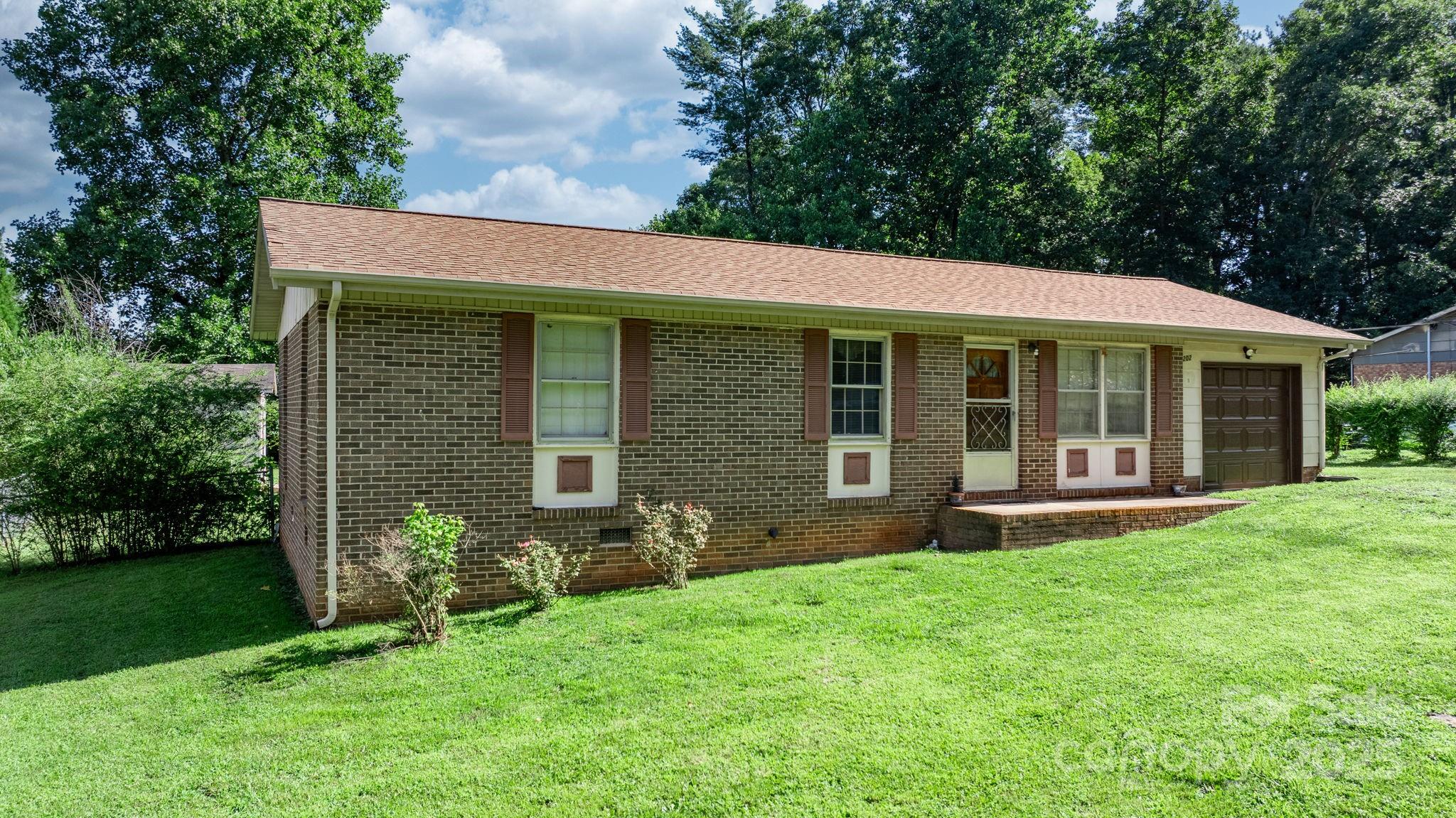 202 Edgewood Circle