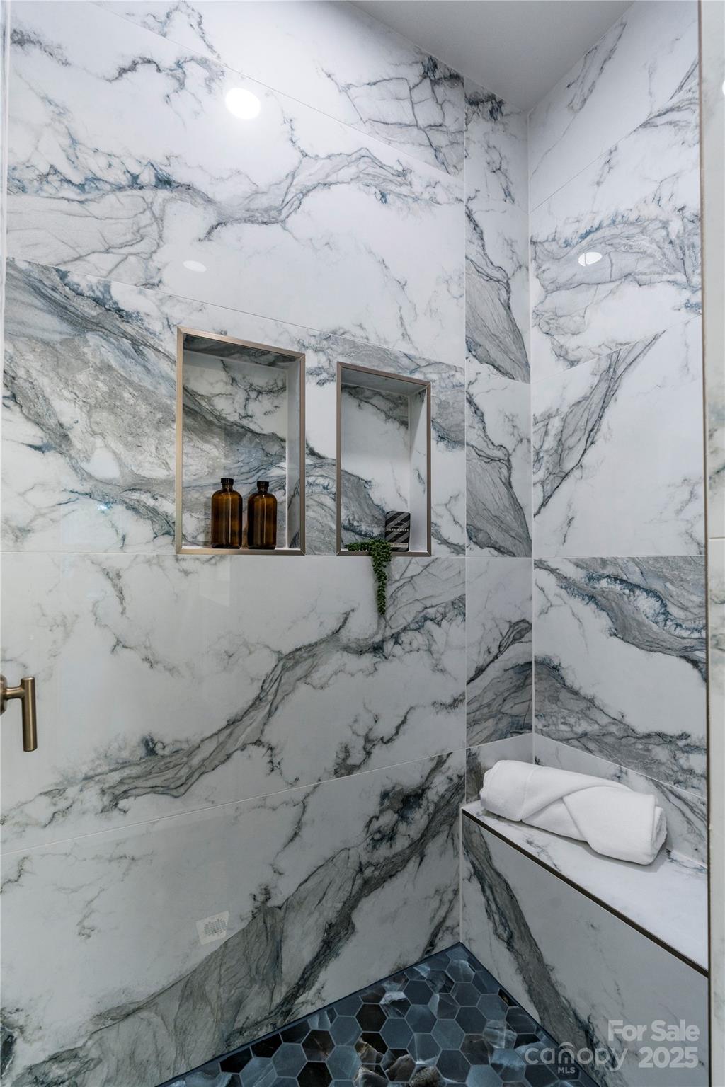 1305 39th Avenue Place NE