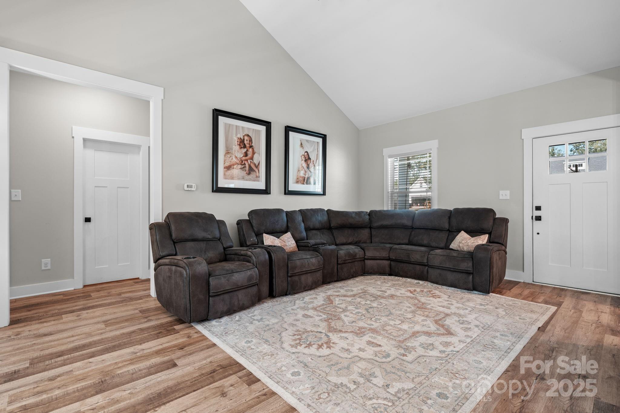 1724 Ivey Court