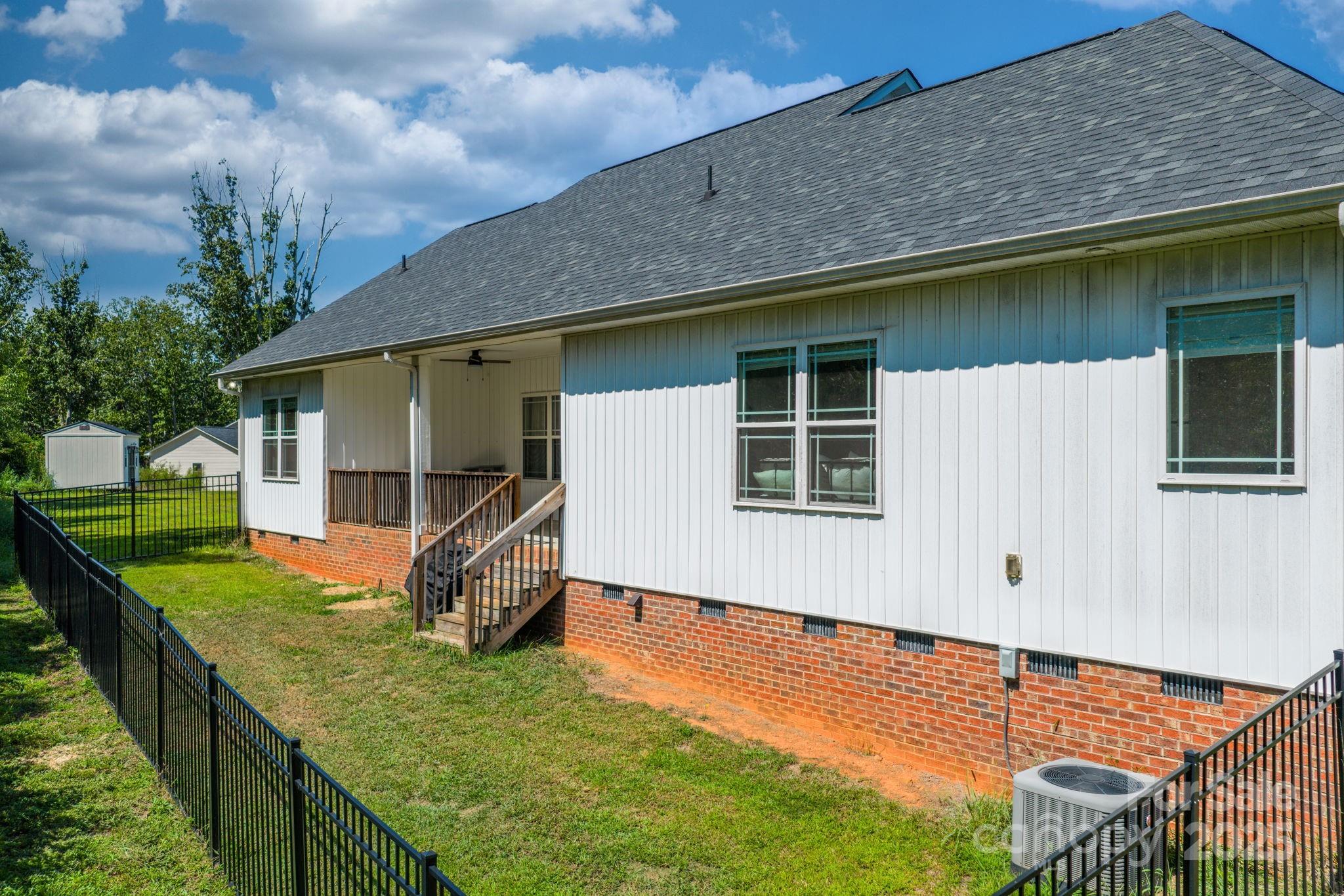 1724 Ivey Court