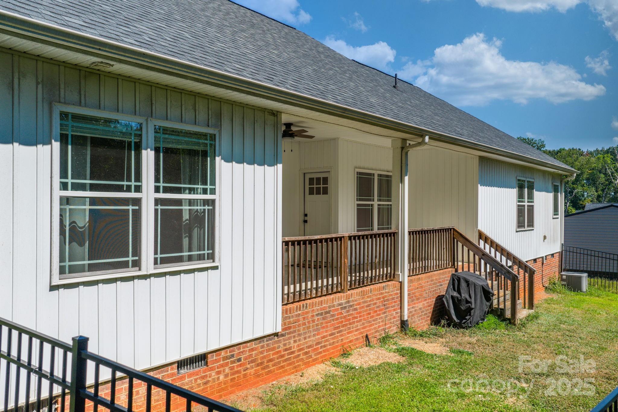 1724 Ivey Court