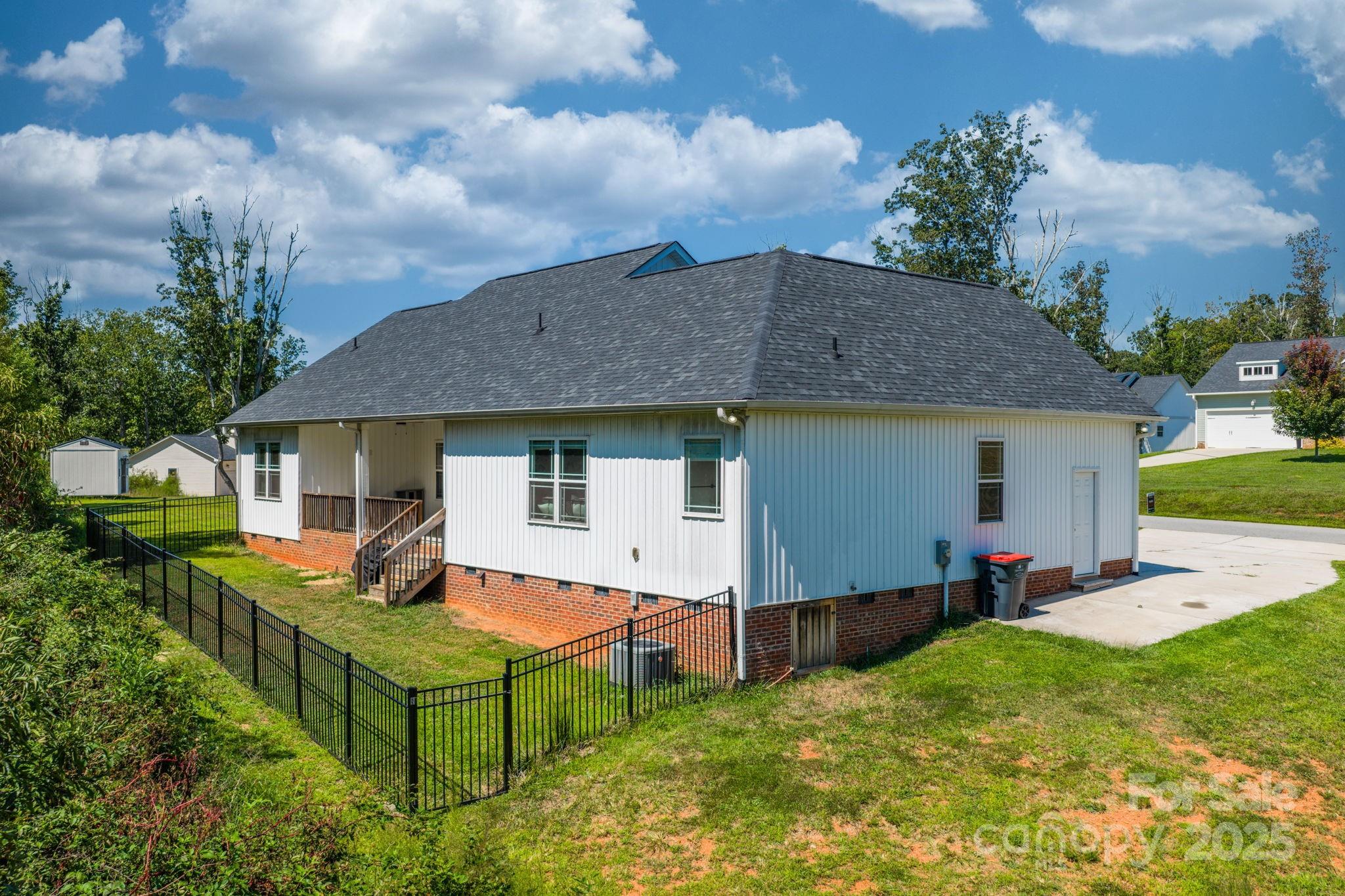 1724 Ivey Court