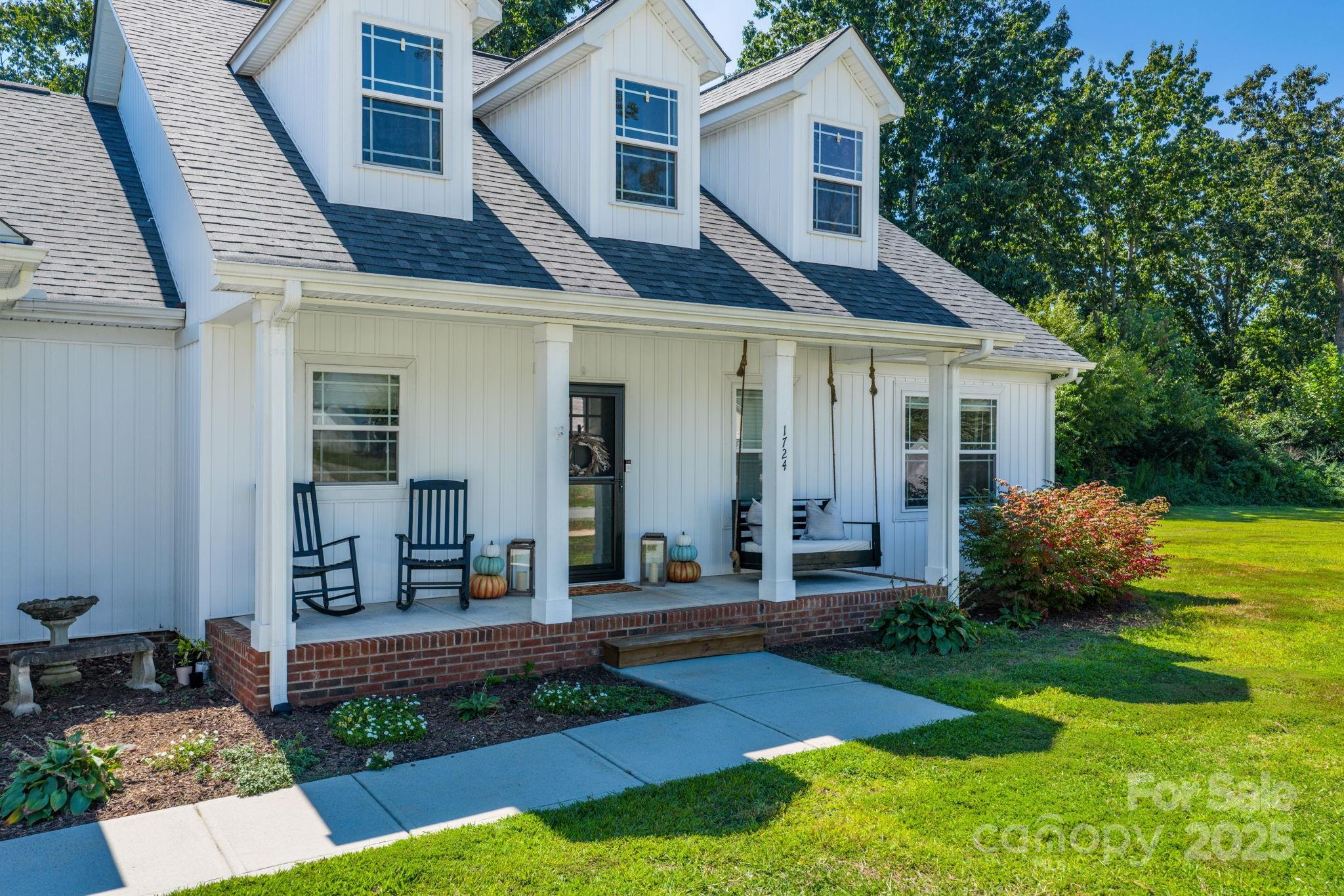 1724 Ivey Court
