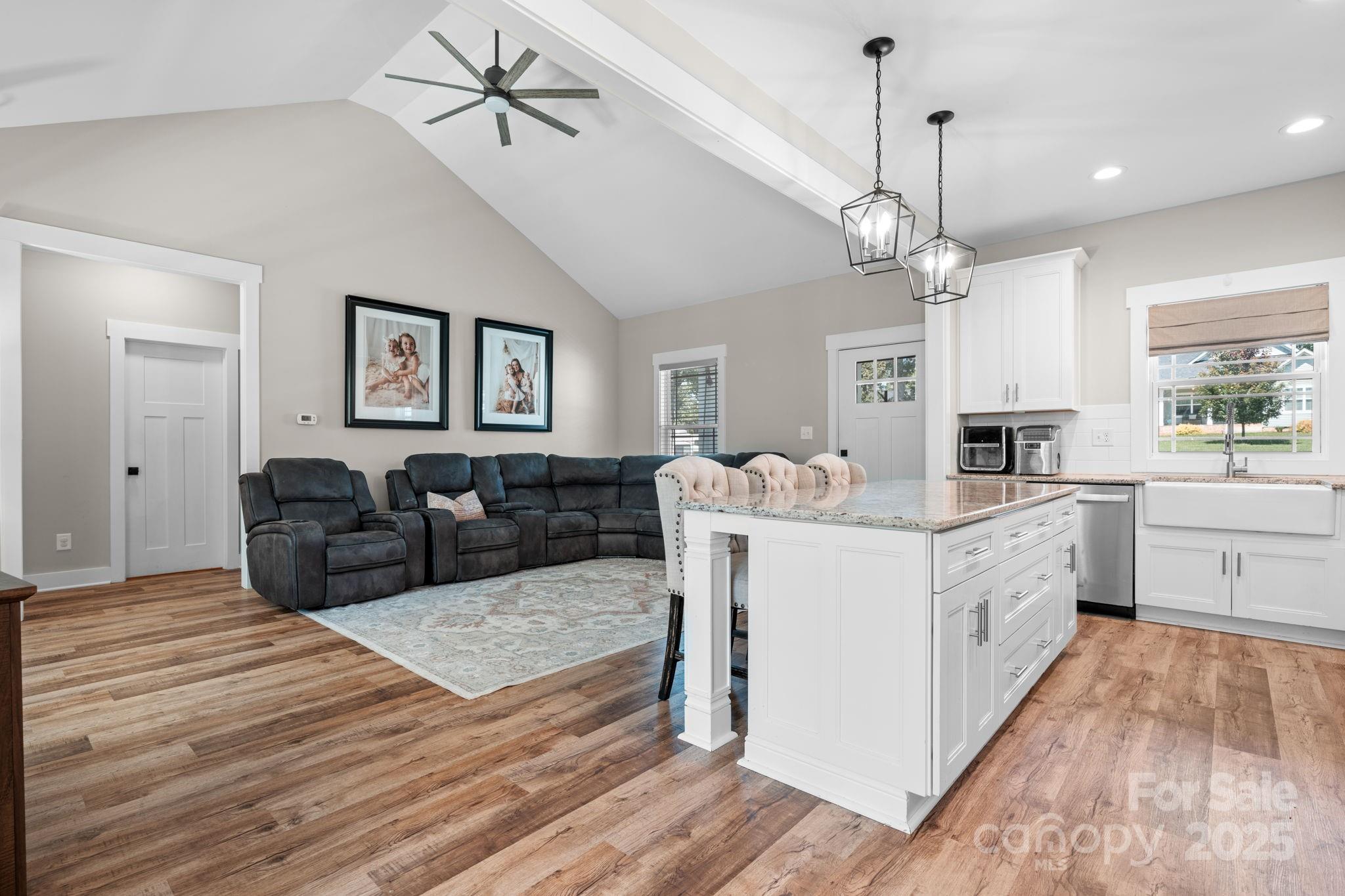 1724 Ivey Court