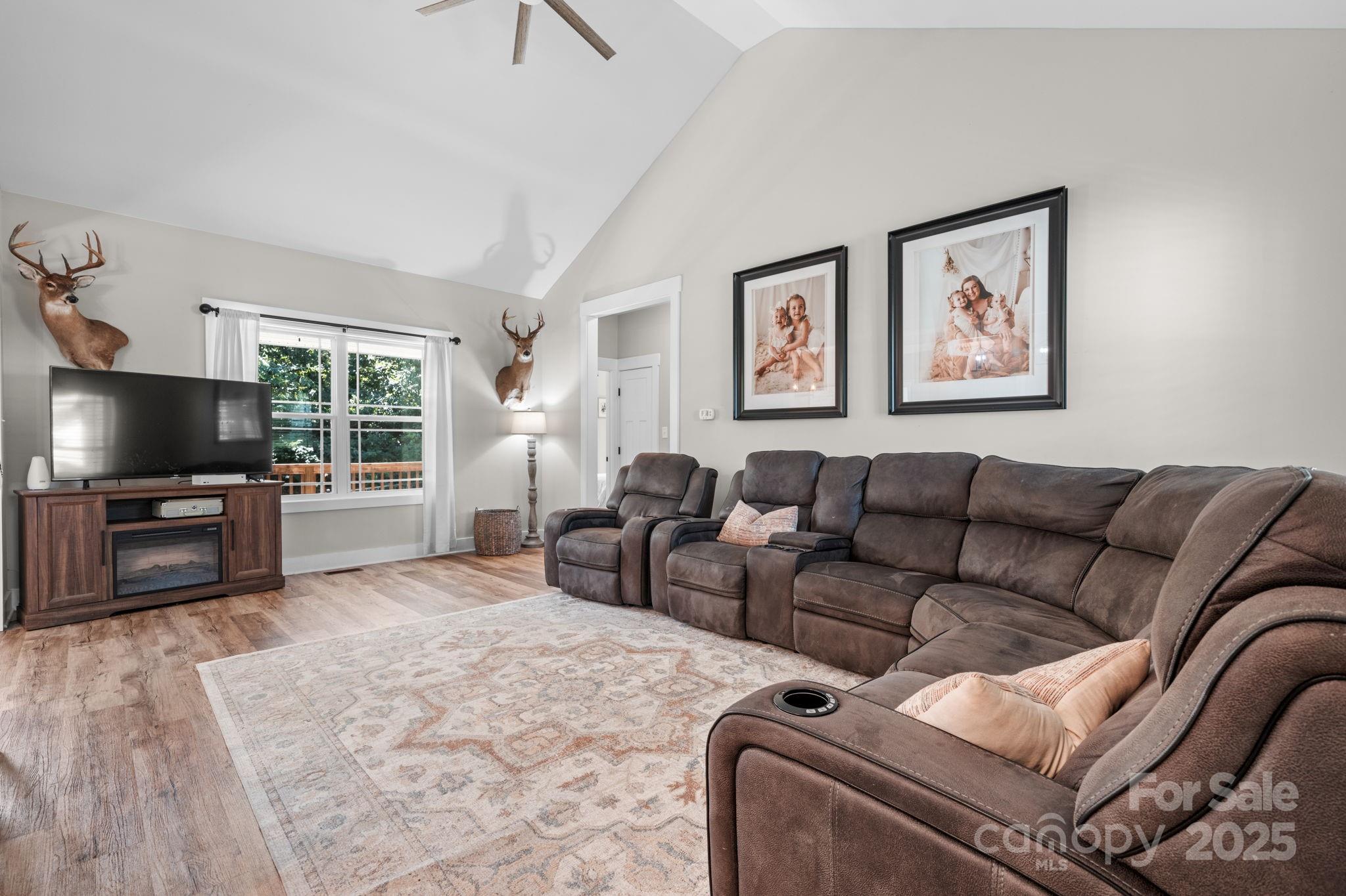 1724 Ivey Court