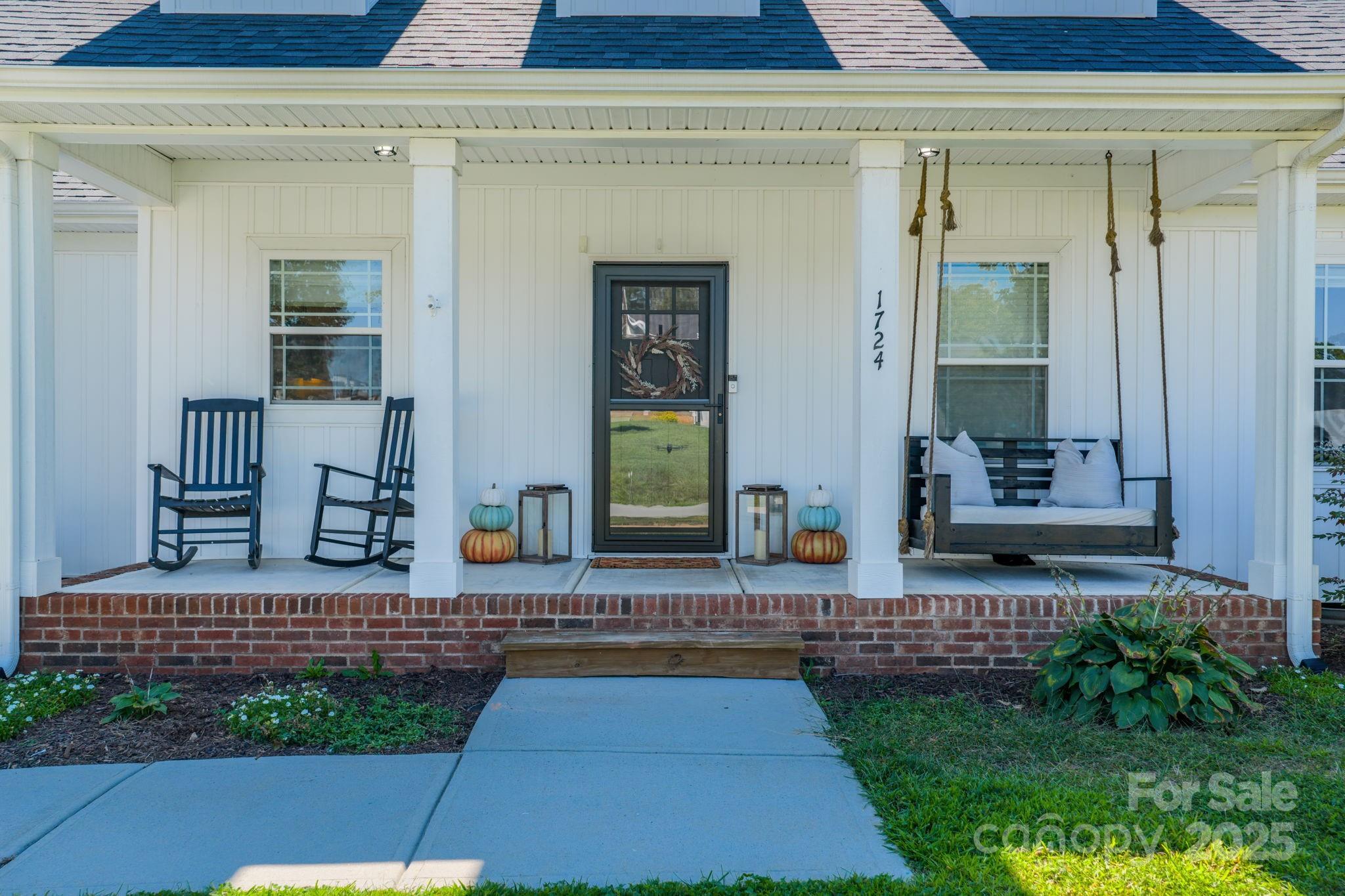 1724 Ivey Court