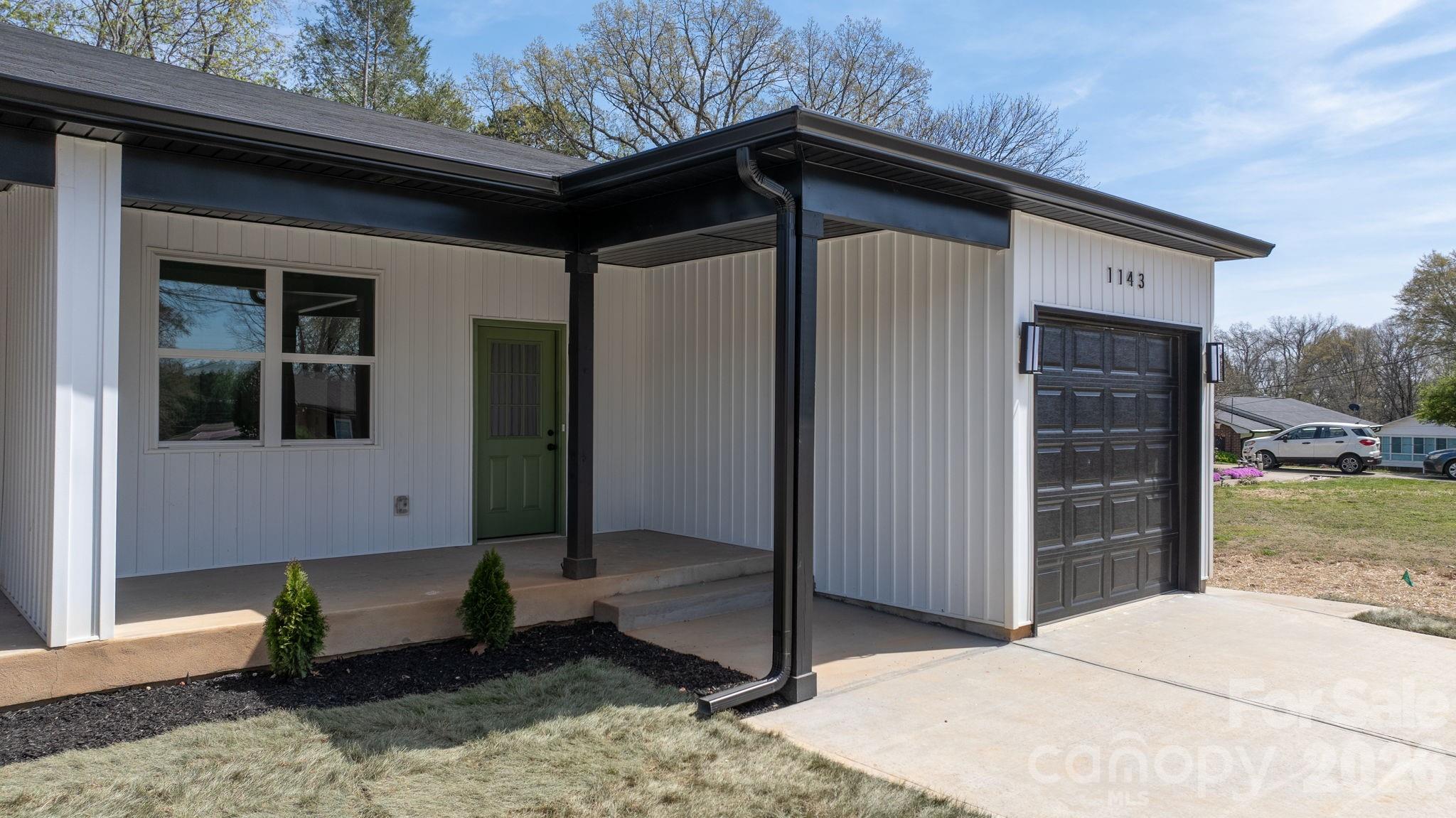 1141 & 1143 12th Street Drive SW