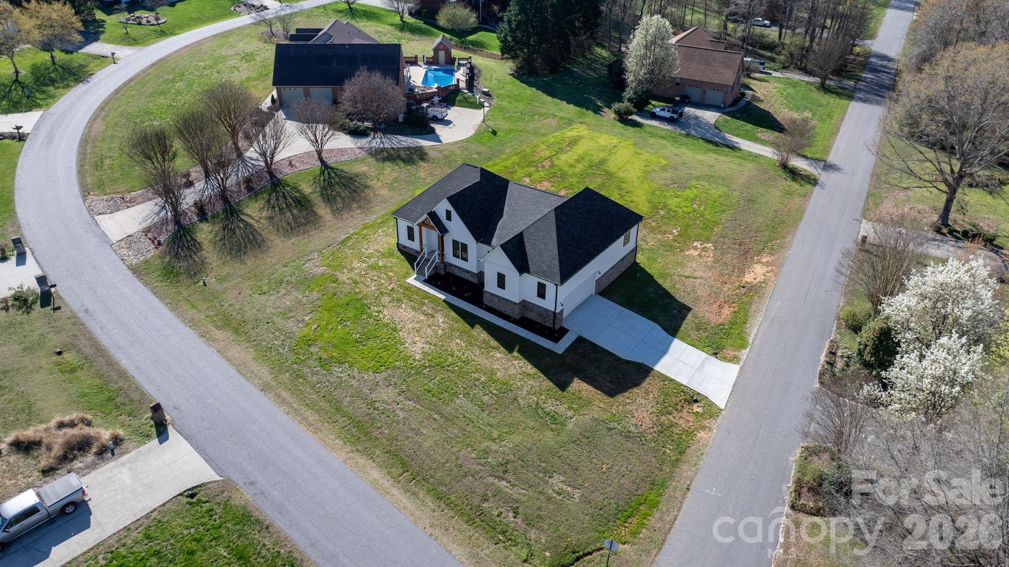 1213 Creekside Drive