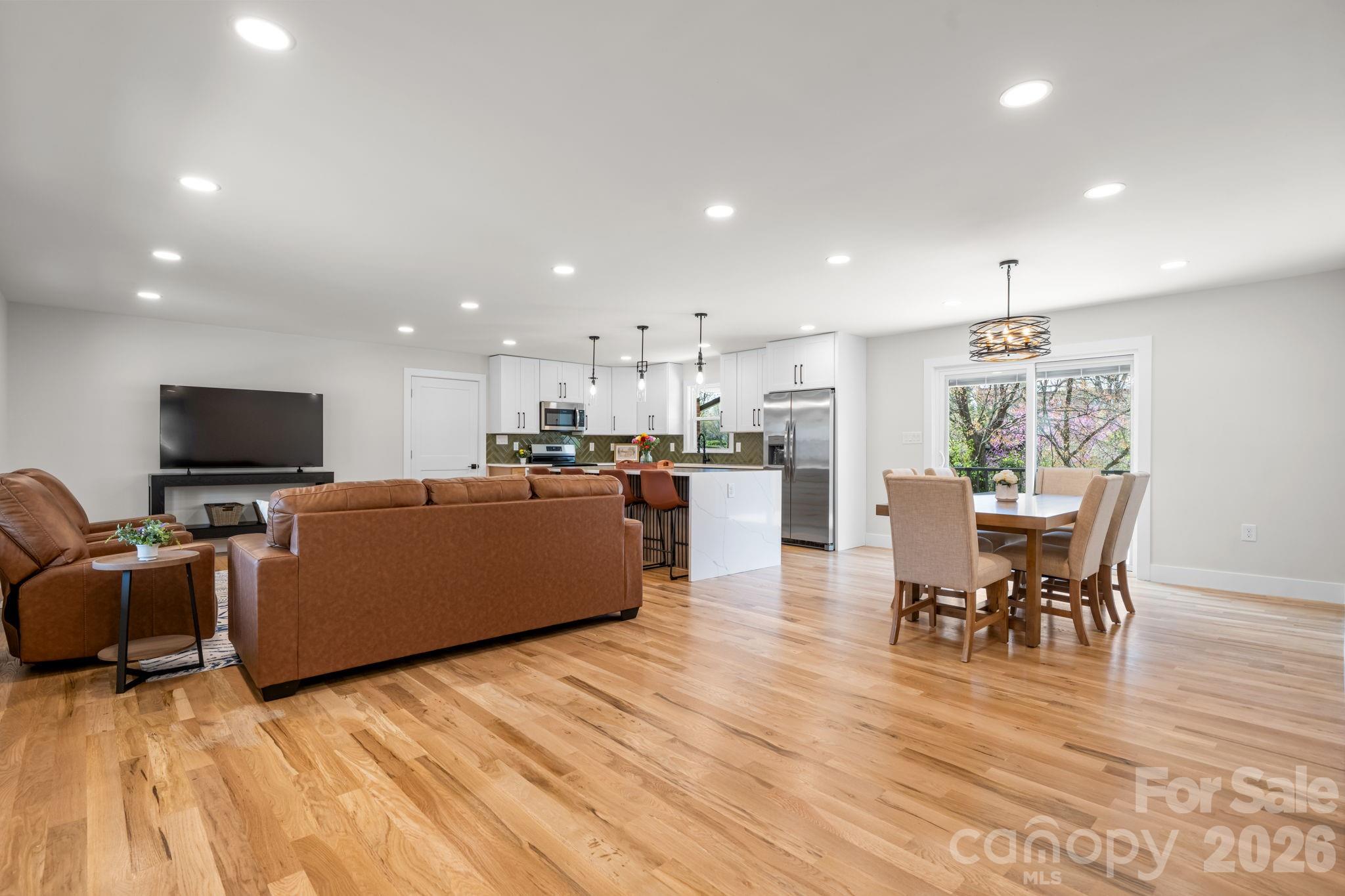 715 Sunridge Drive