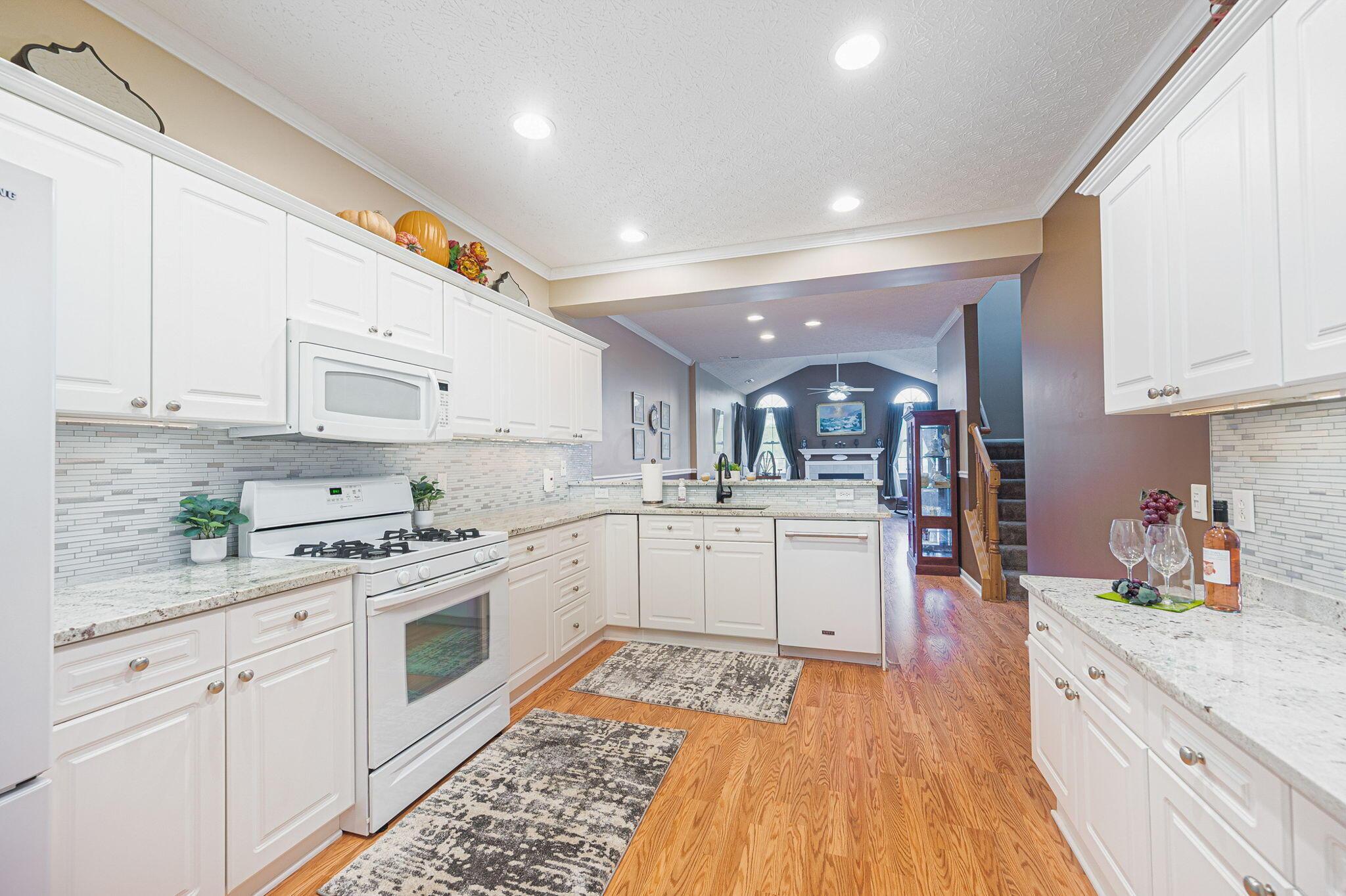 4121 Waterside Place, 13