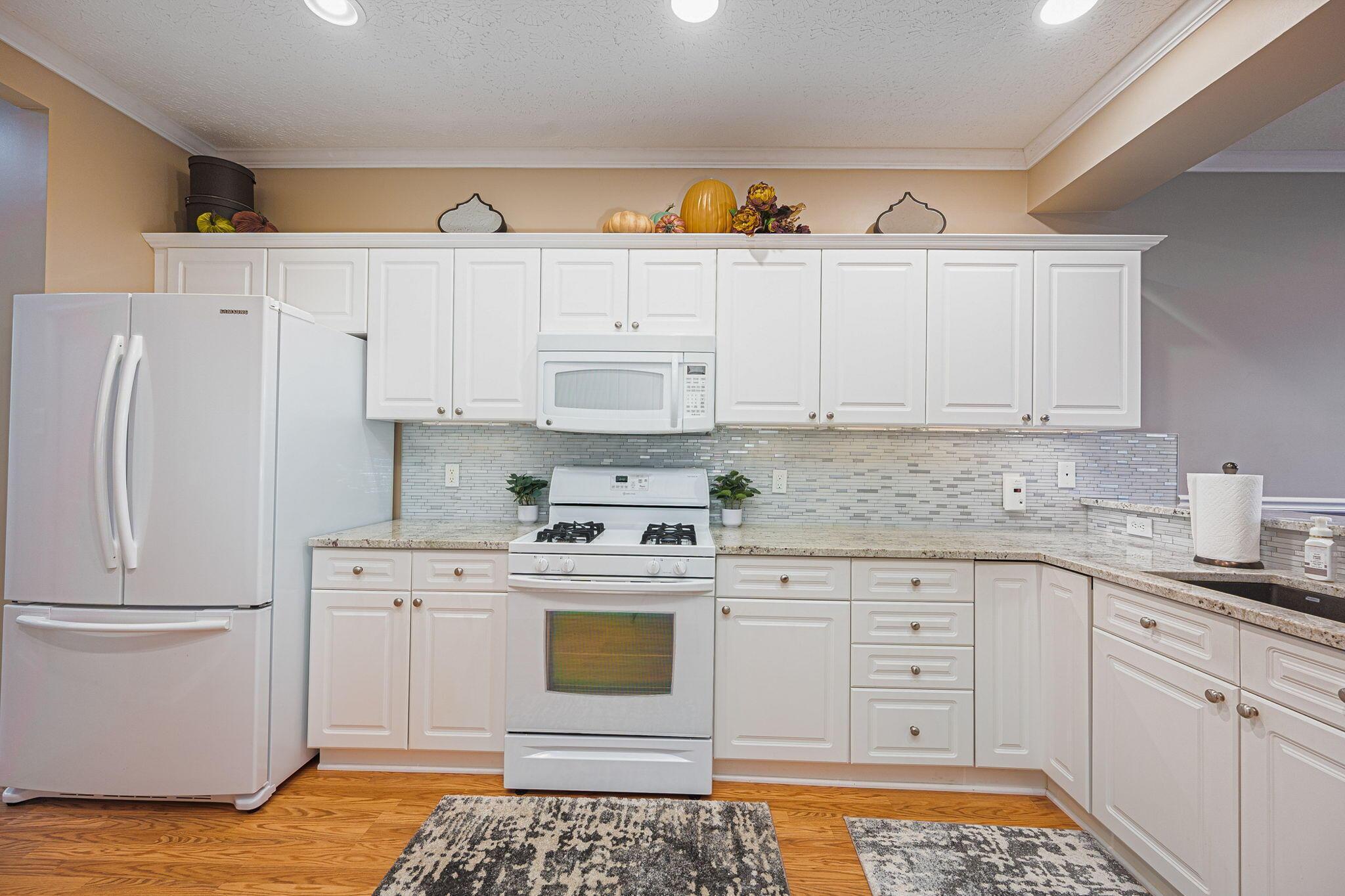 4121 Waterside Place, 13