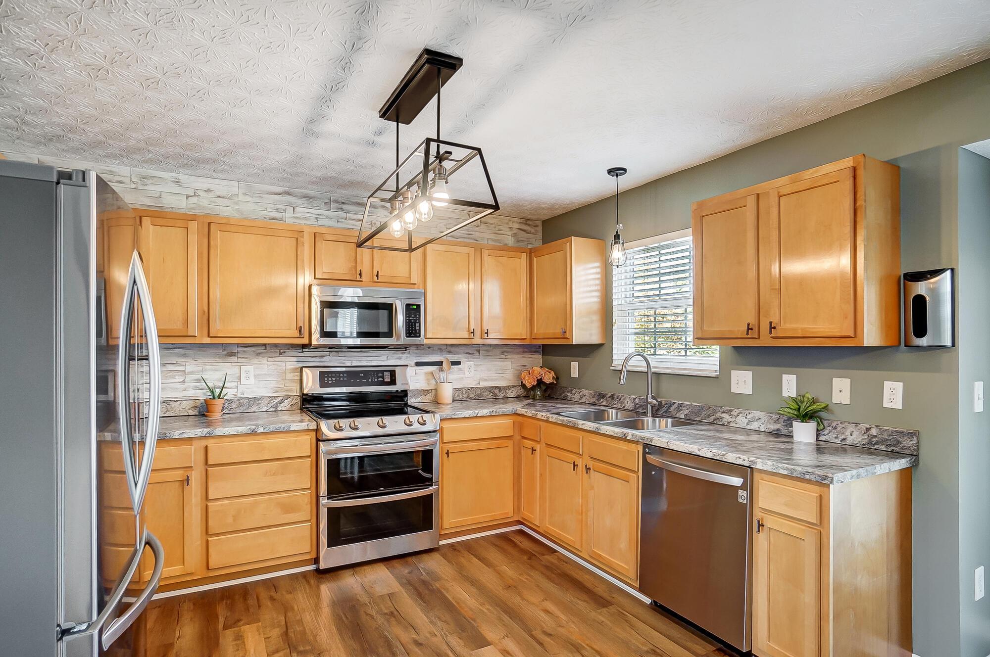 1422 Willow View Drive