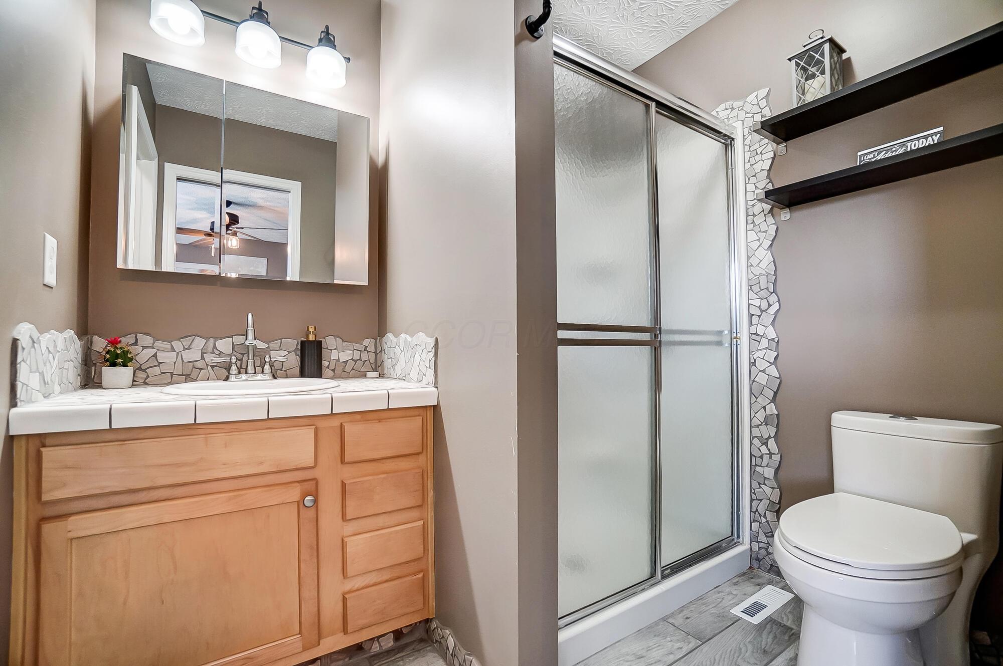 1422 Willow View Drive