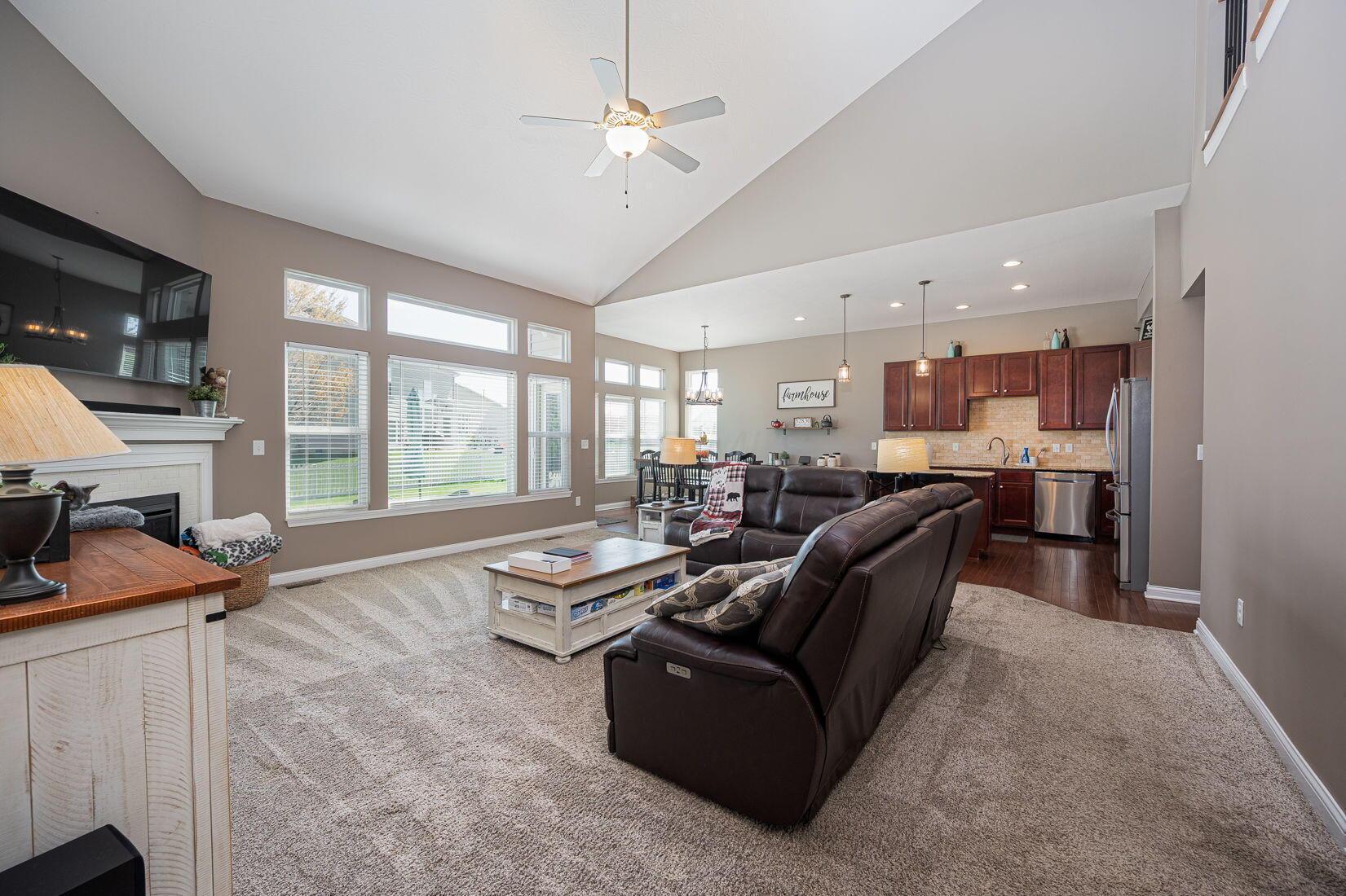 2607 Loris Way