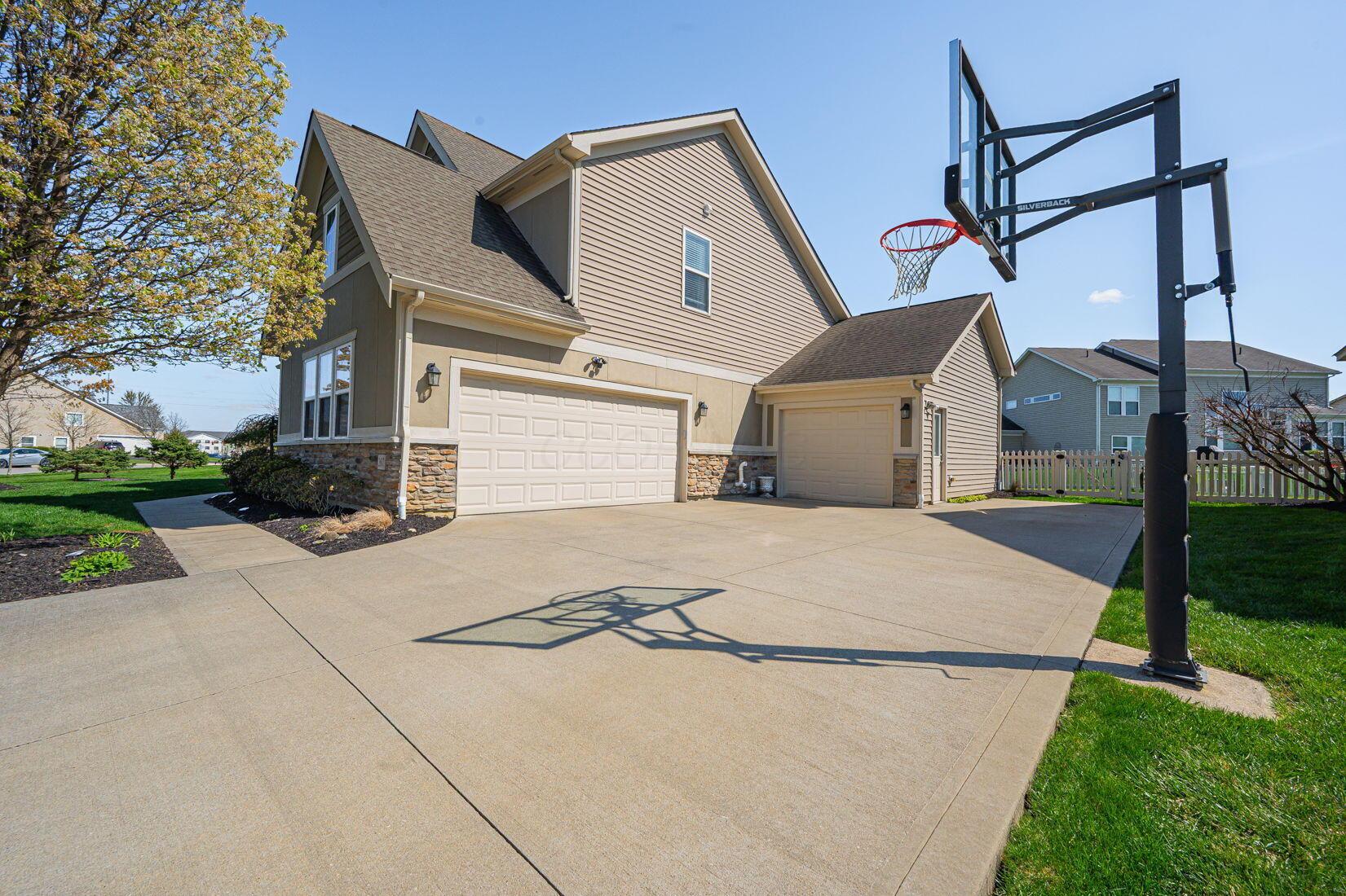 2607 Loris Way