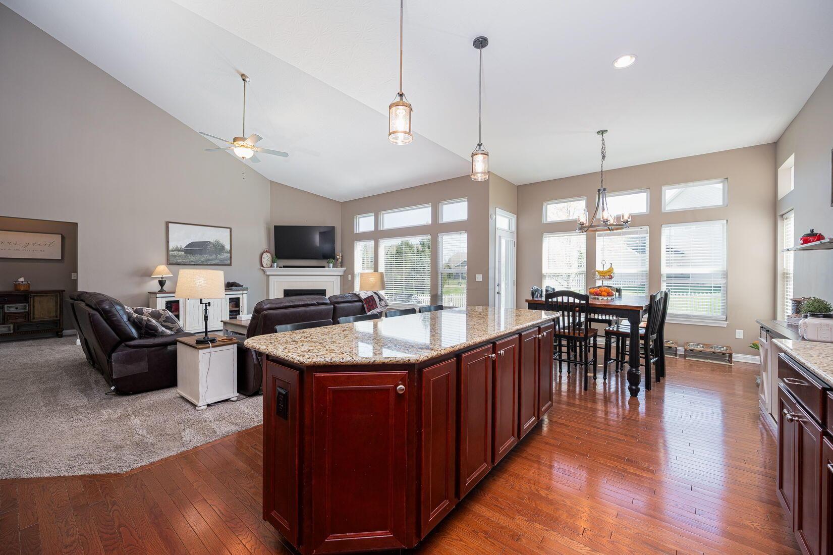 2607 Loris Way