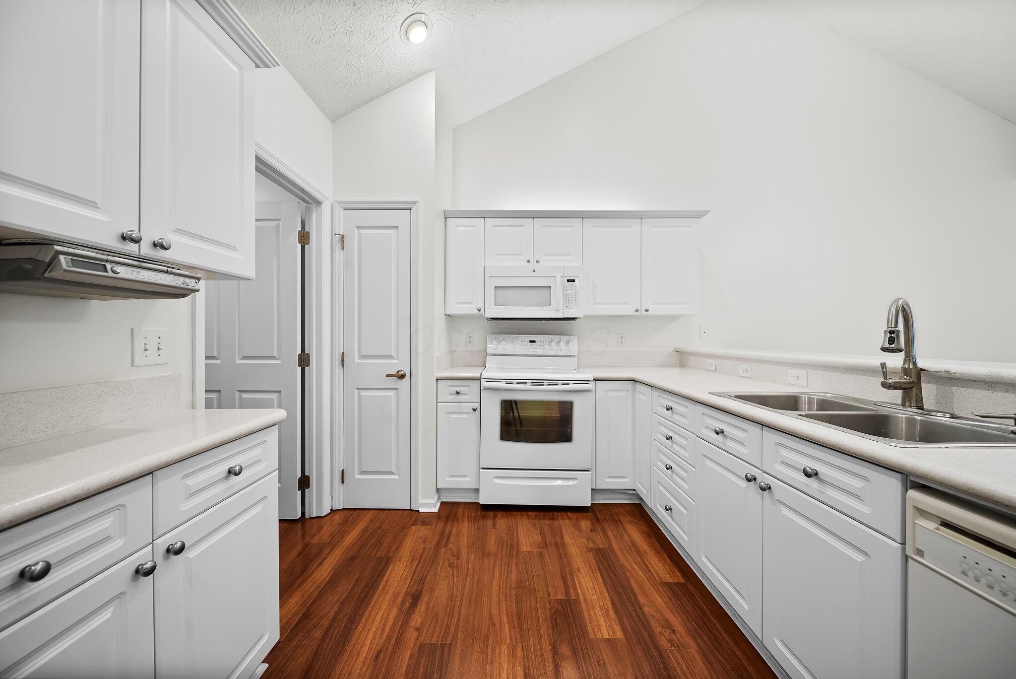 1315 Cascade Drive, 15