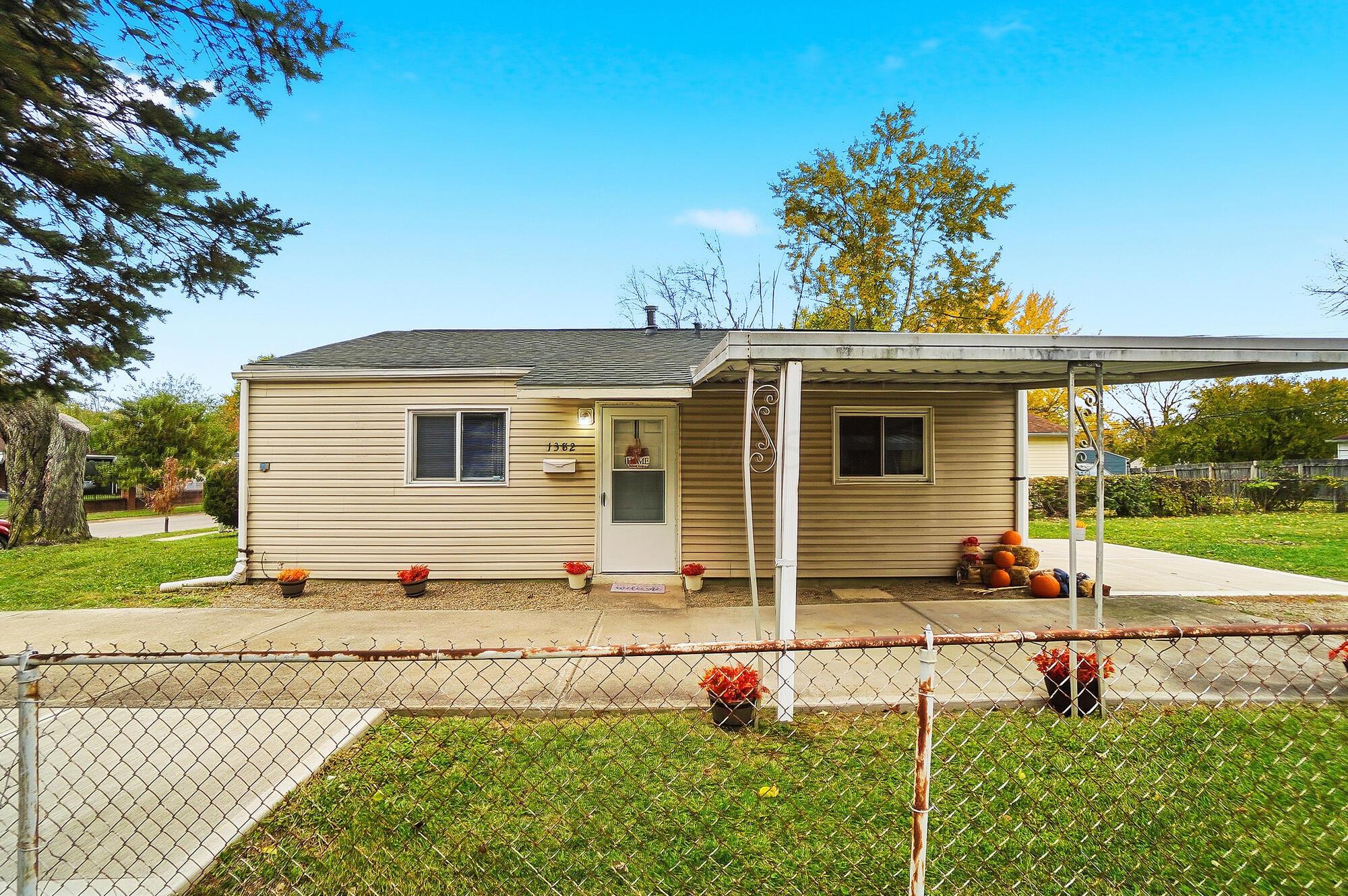 1382 Southfield Drive S