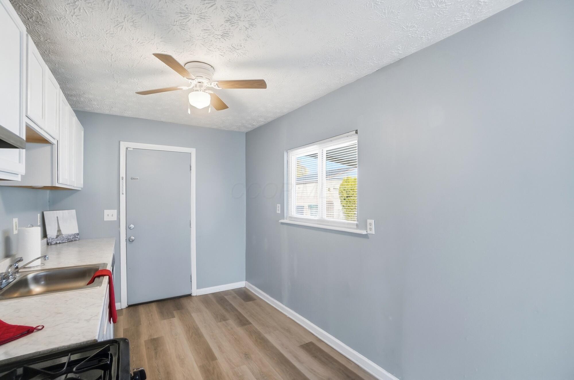 1382 Southfield Drive S