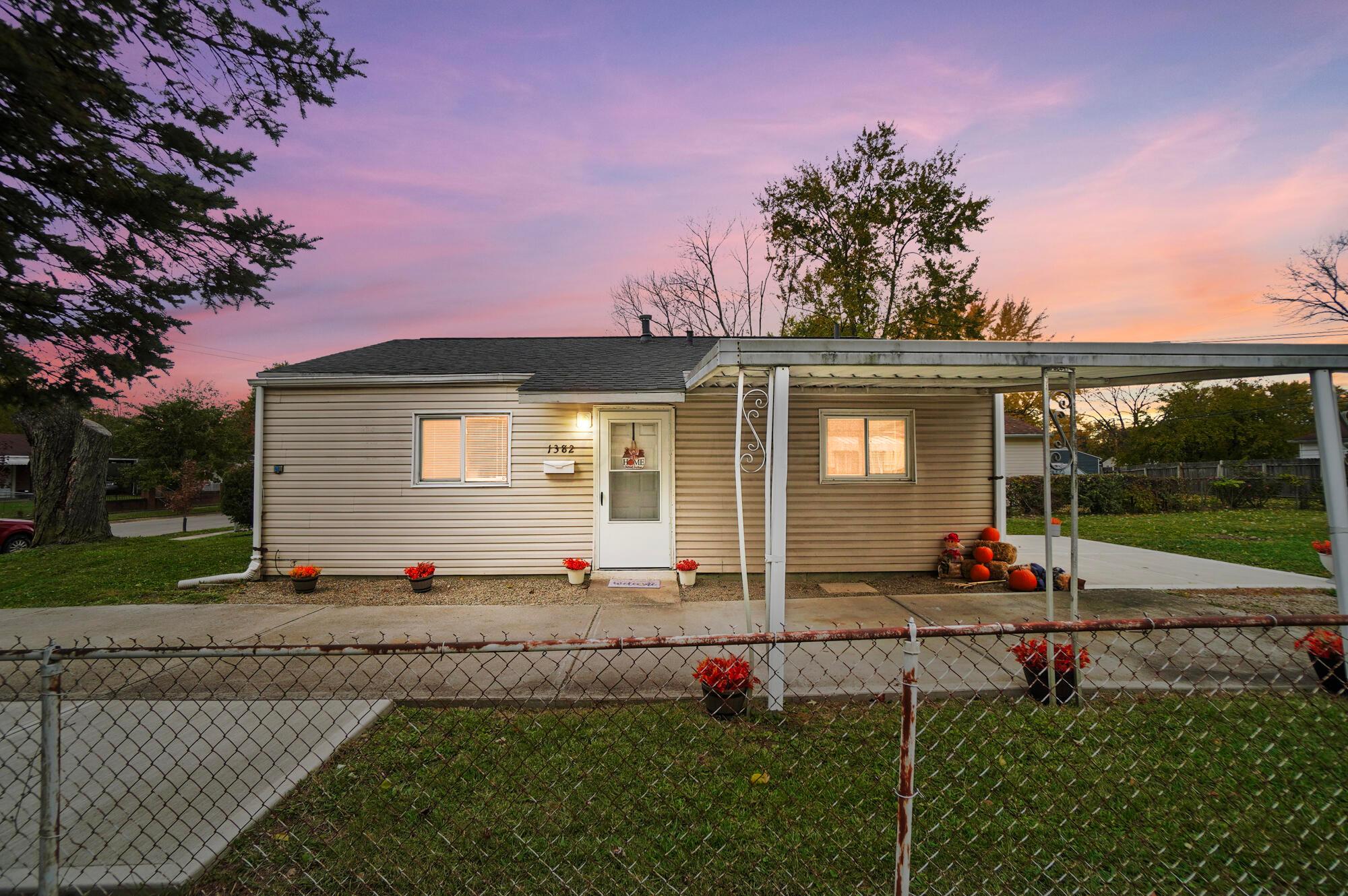 1382 Southfield Drive S