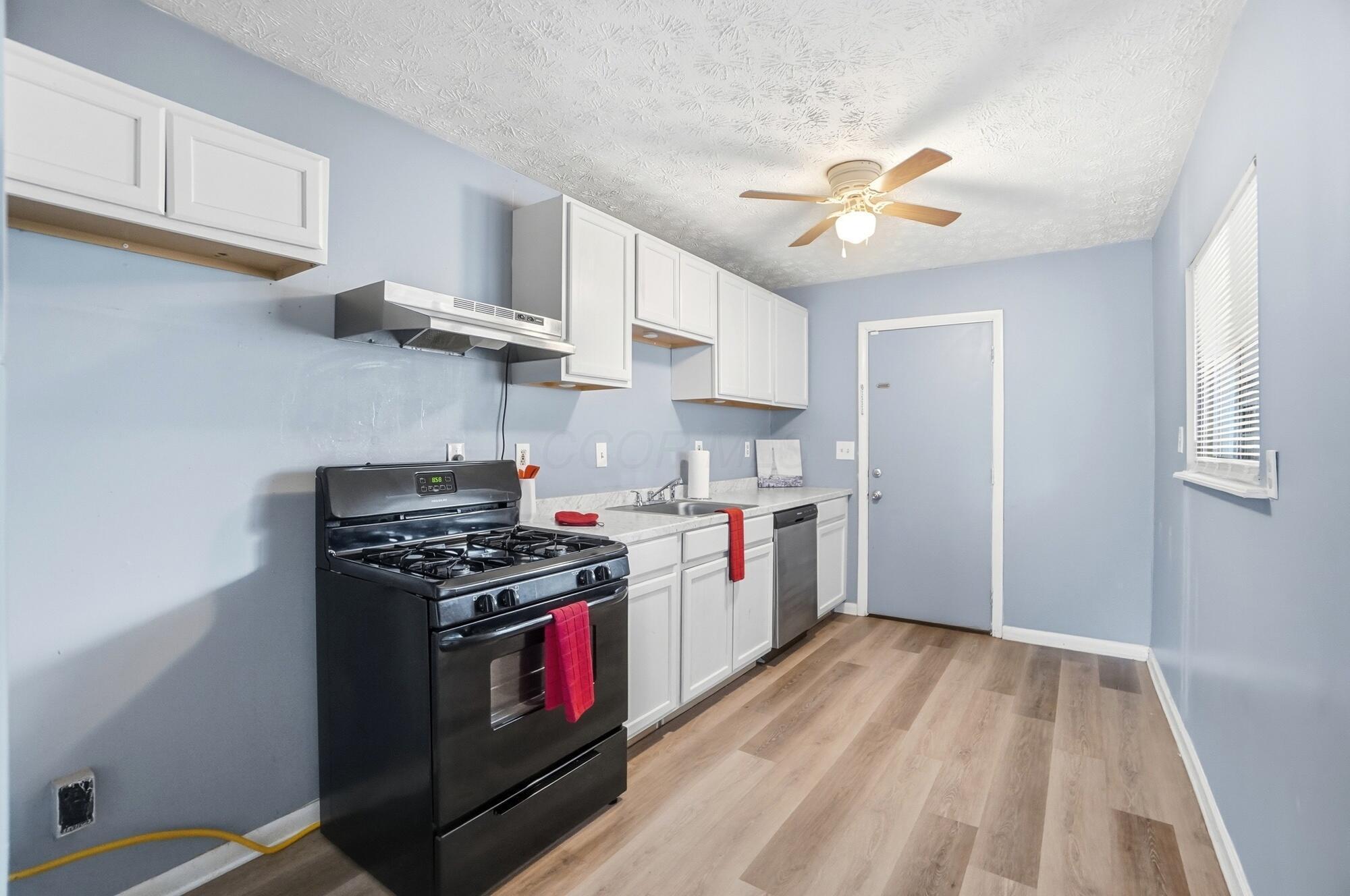 1382 Southfield Drive S