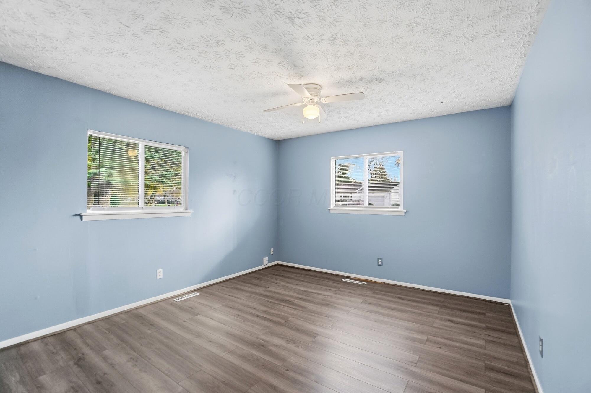 1382 Southfield Drive S