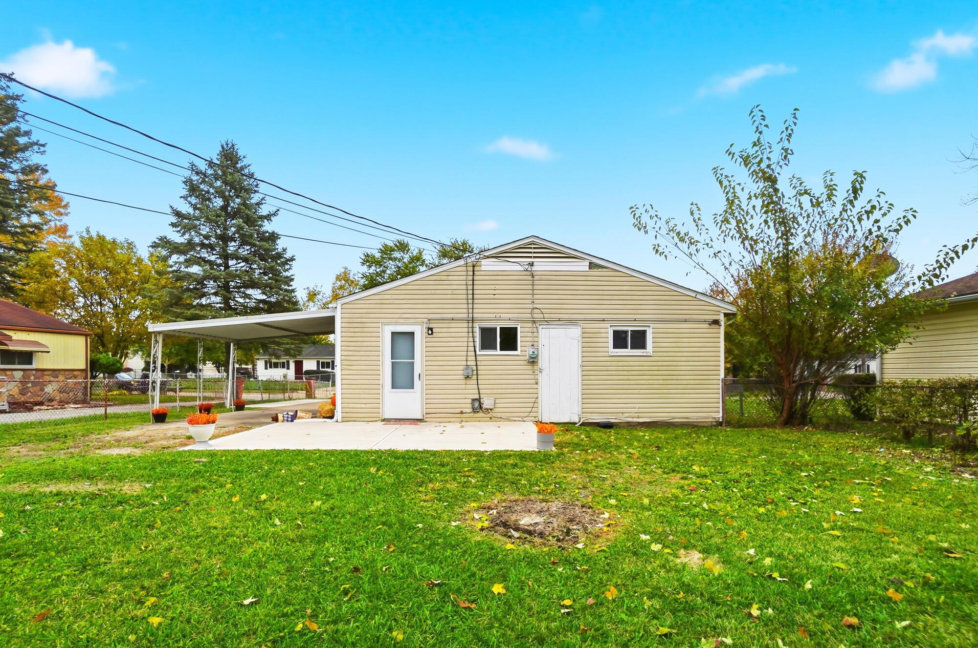 1382 Southfield Drive S