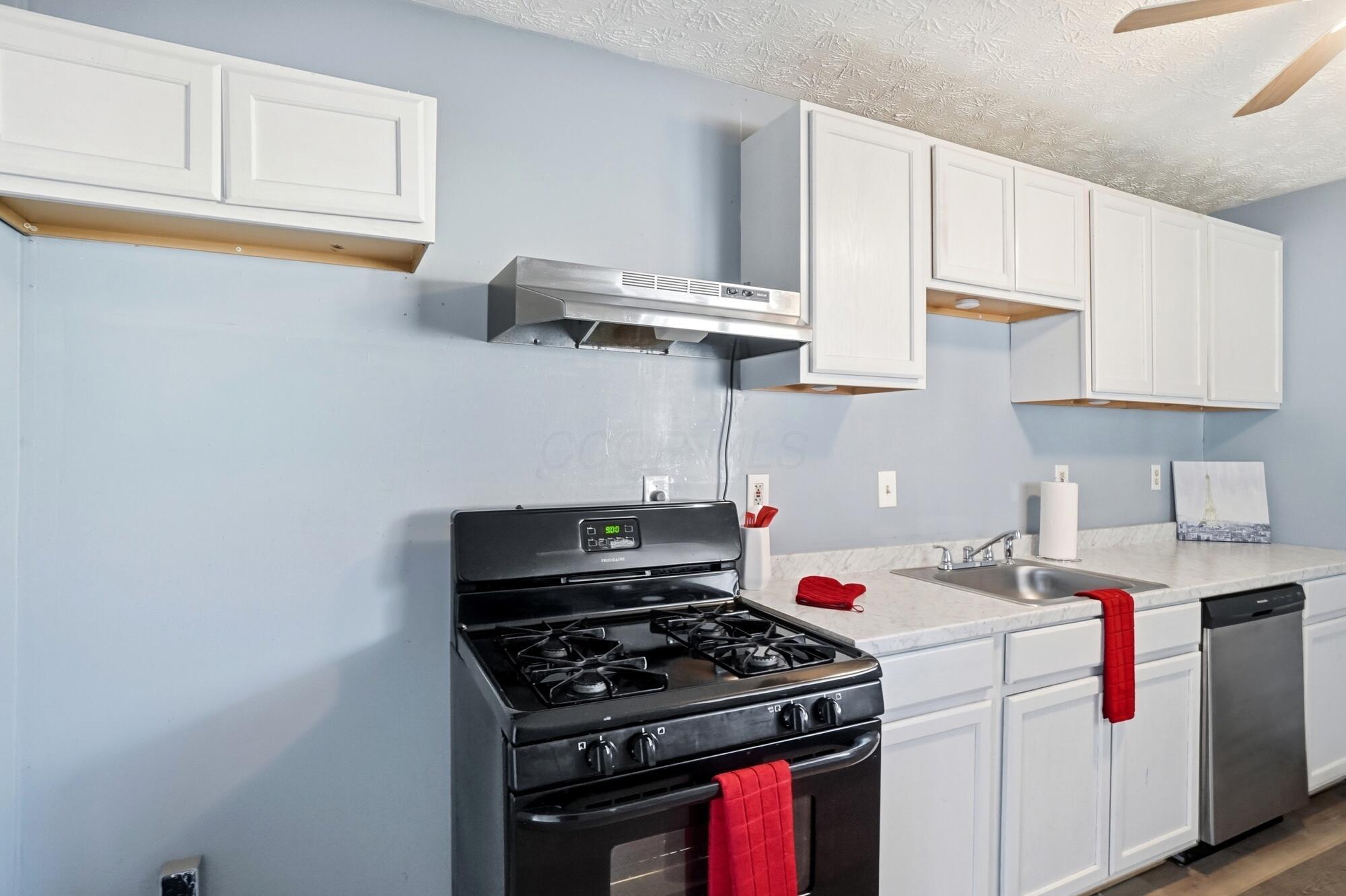 1382 Southfield Drive S