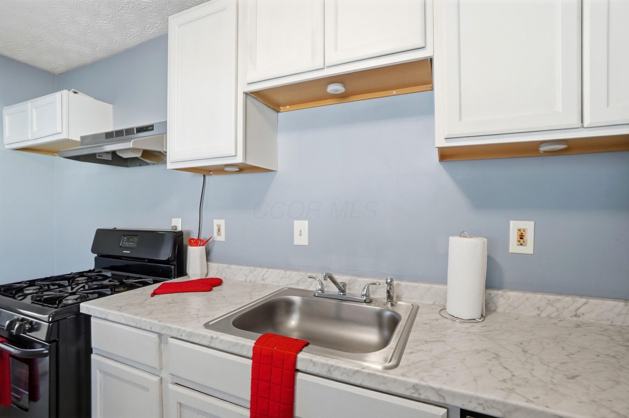 1382 Southfield Drive S