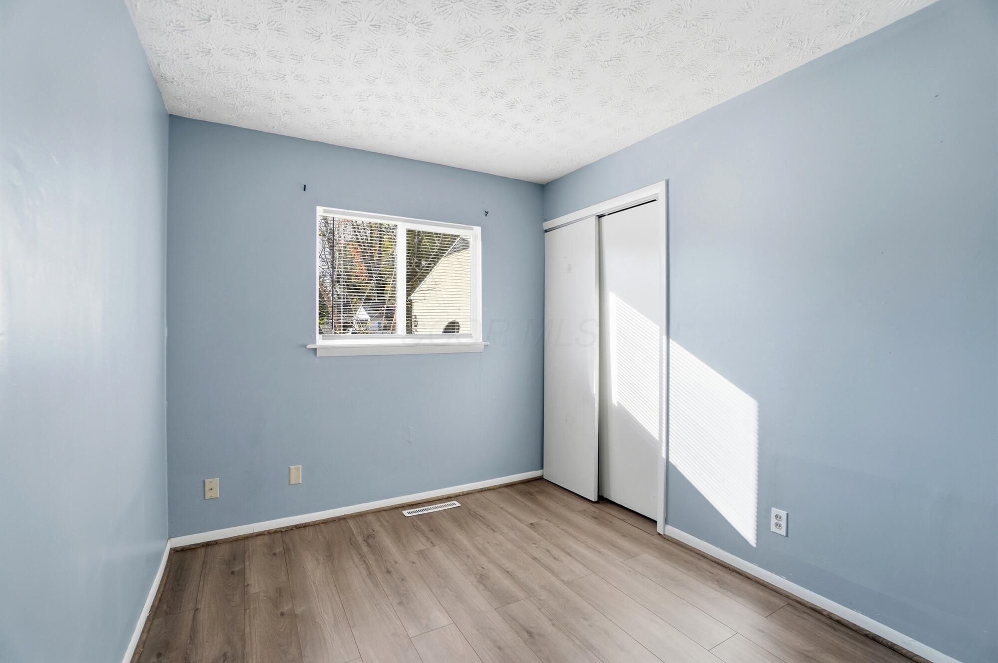 1382 Southfield Drive S