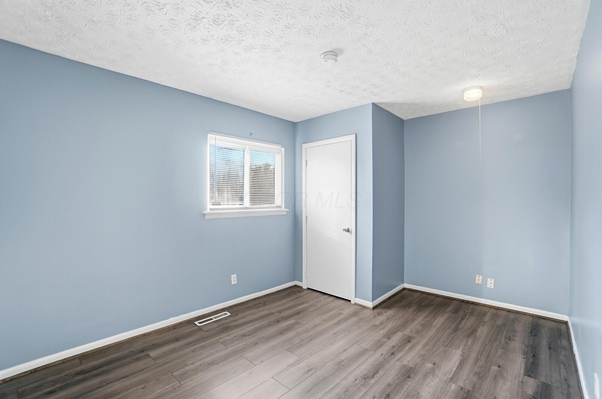 1382 Southfield Drive S