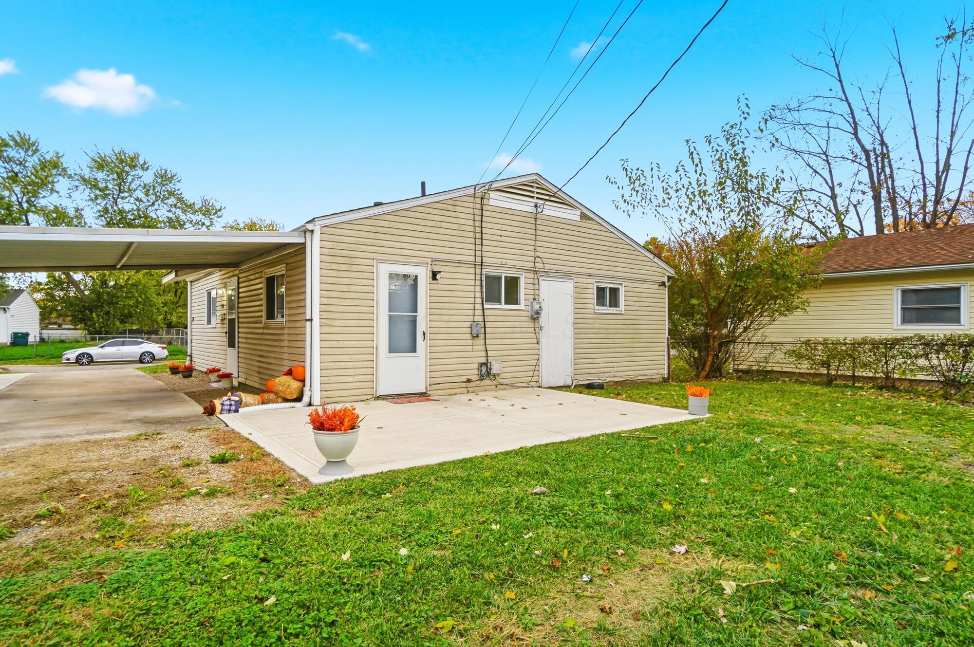 1382 Southfield Drive S