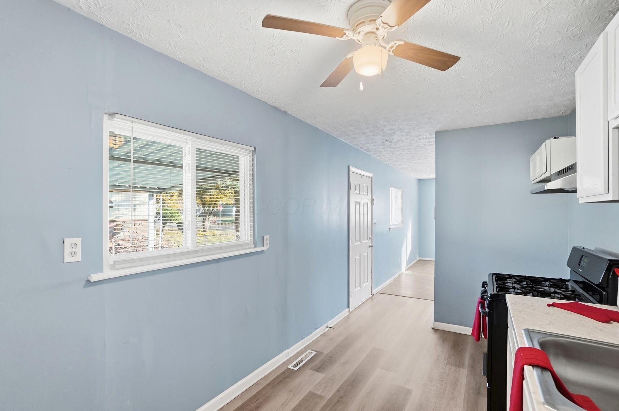 1382 Southfield Drive S