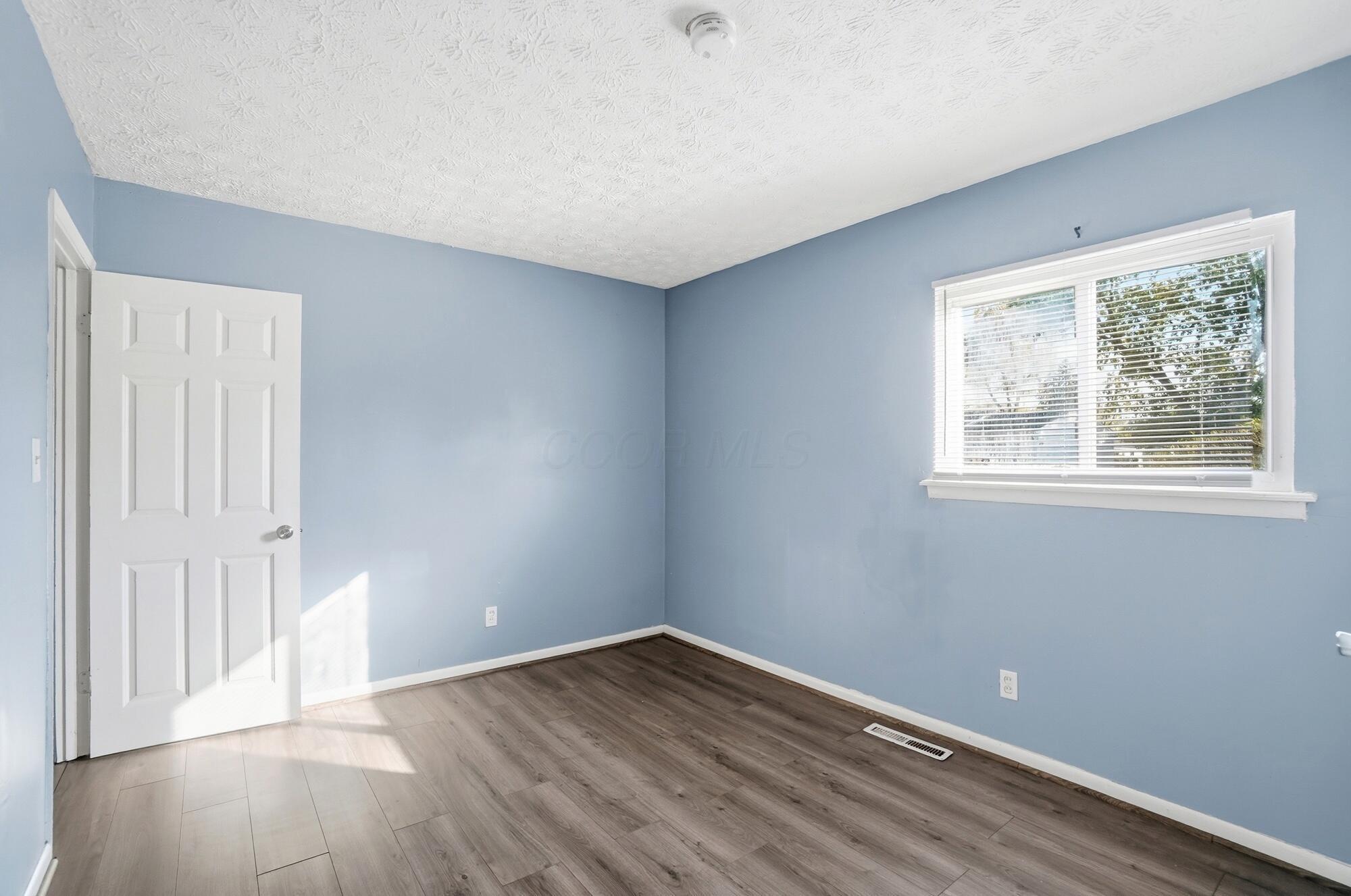 1382 Southfield Drive S