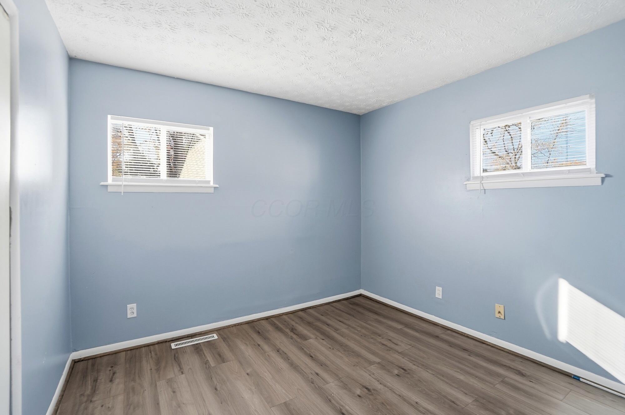 1382 Southfield Drive S