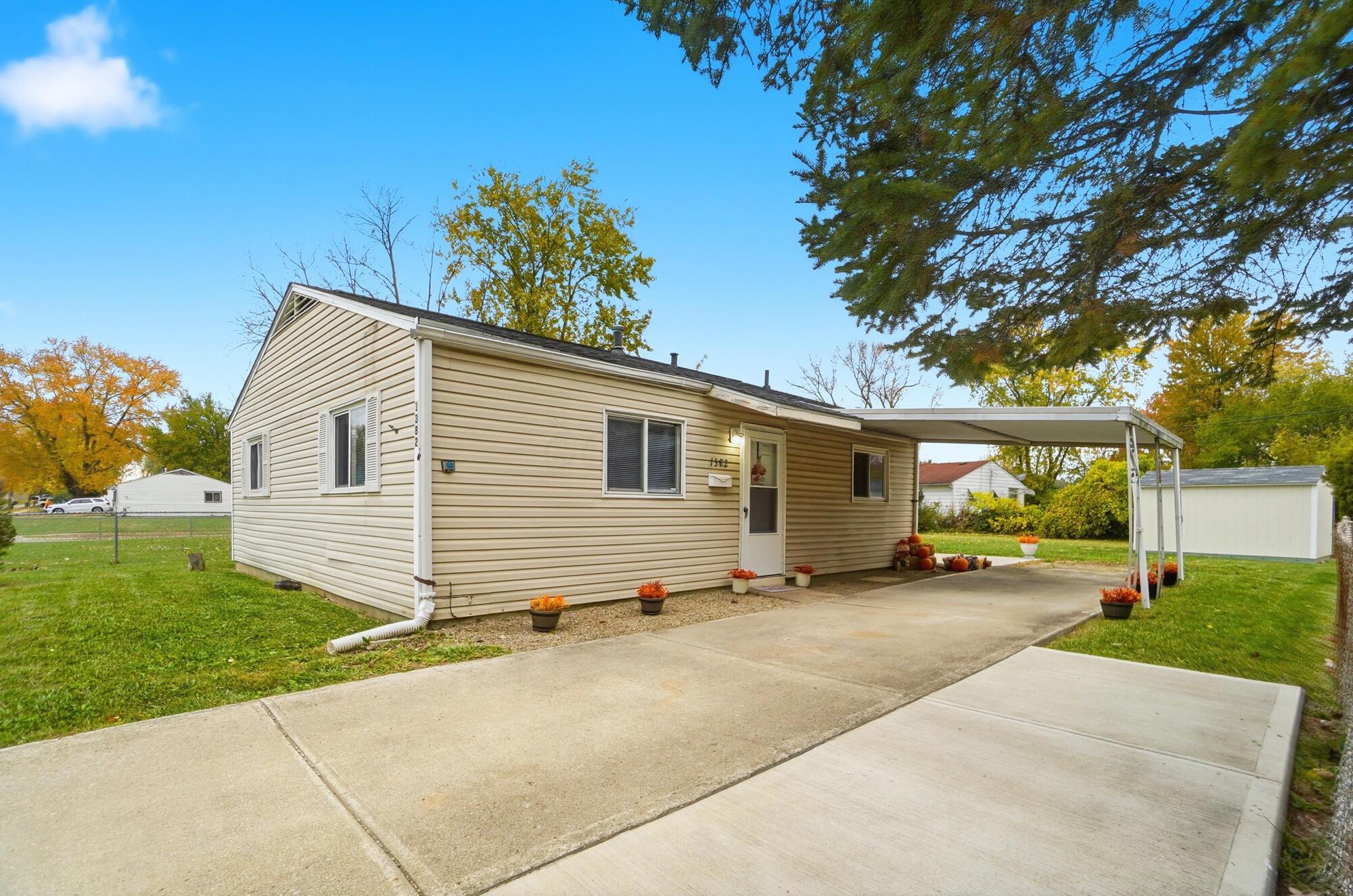 1382 Southfield Drive S